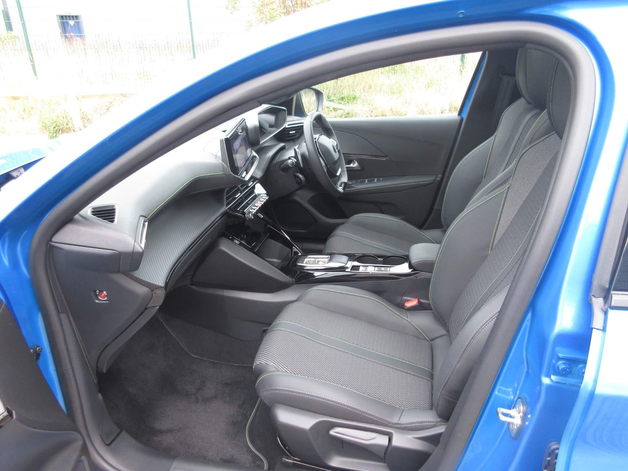 Peugeot 208 Image 15