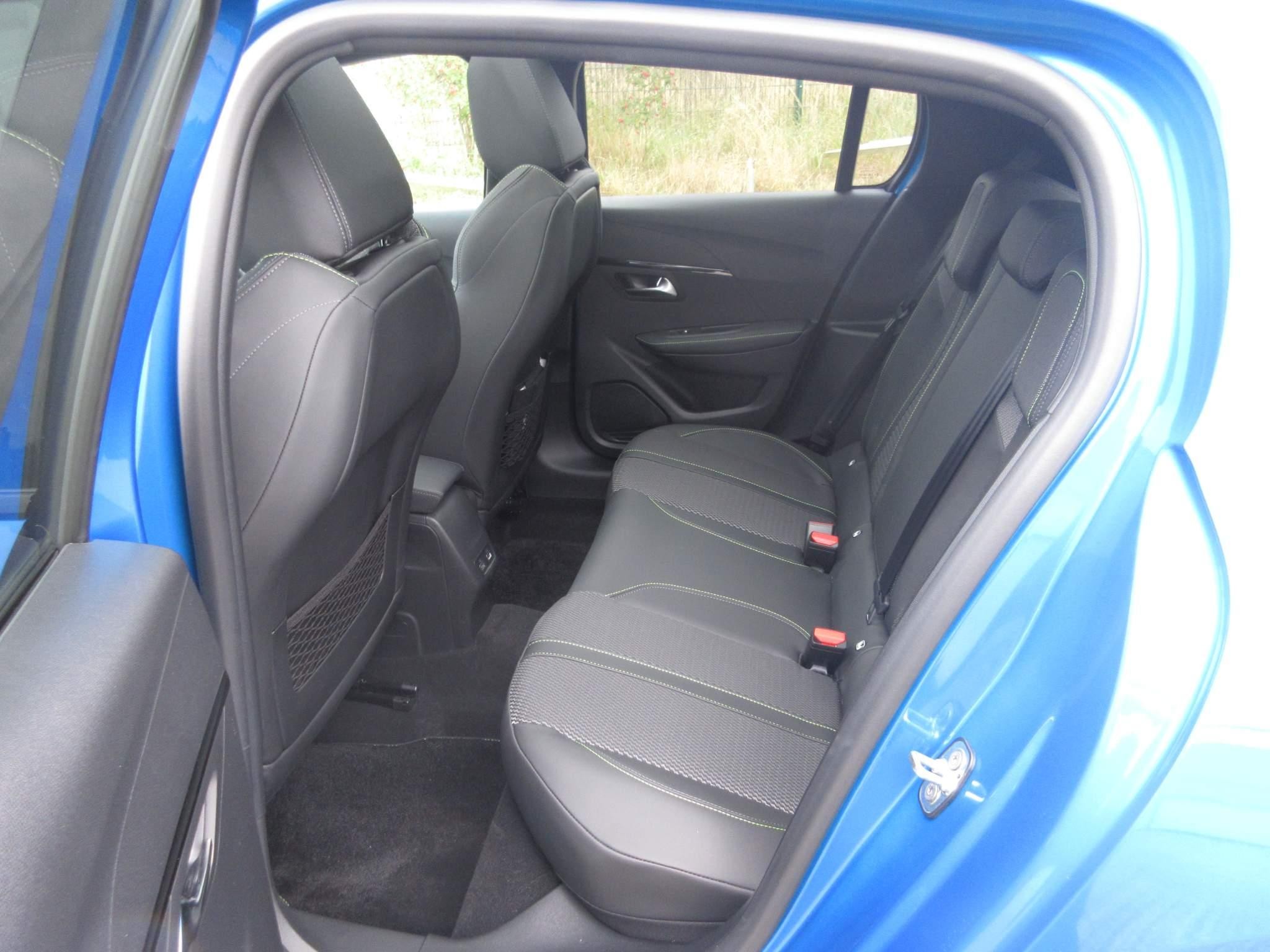 Peugeot 208 Image 17