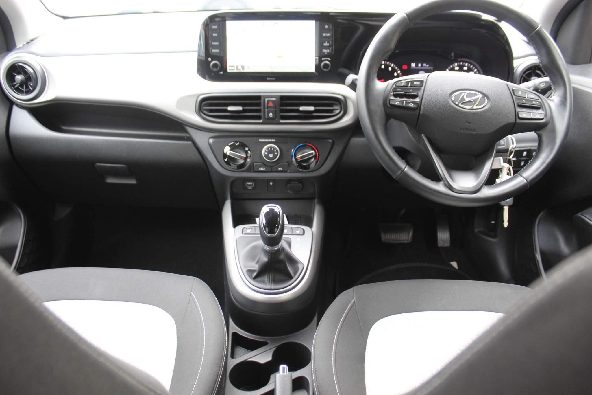 Hyundai i10 Image 12