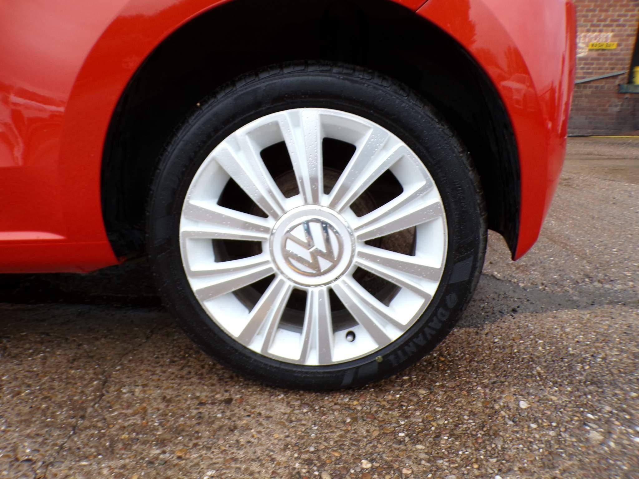 Volkswagen up! Image 8