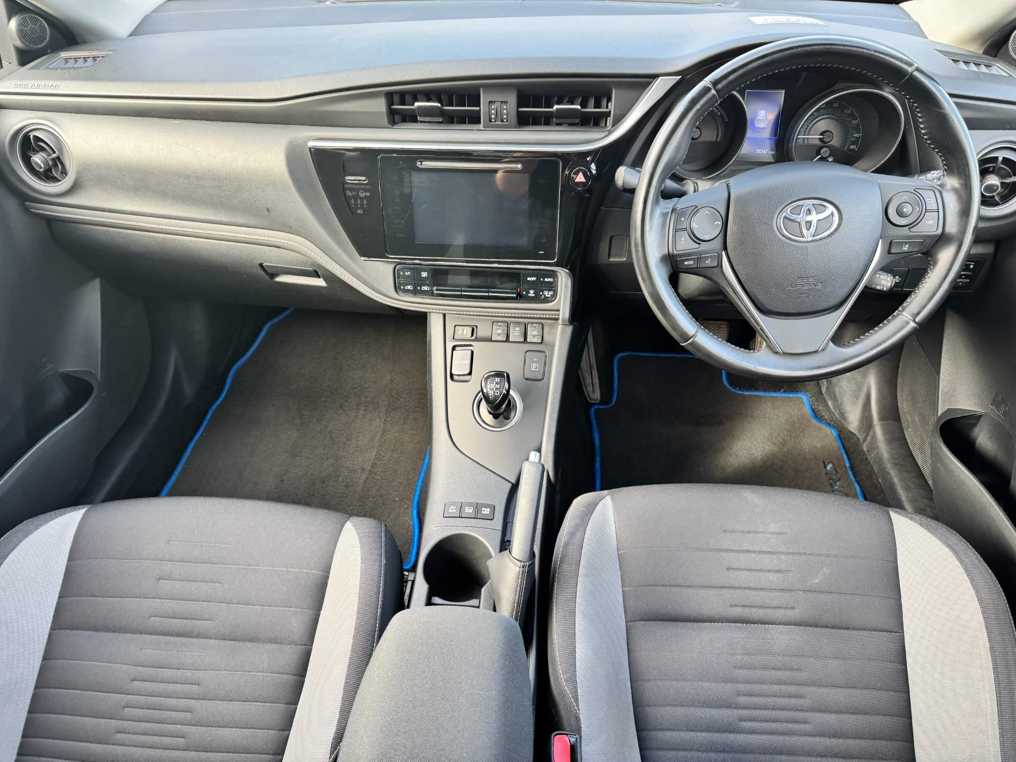 Toyota Auris Image 15