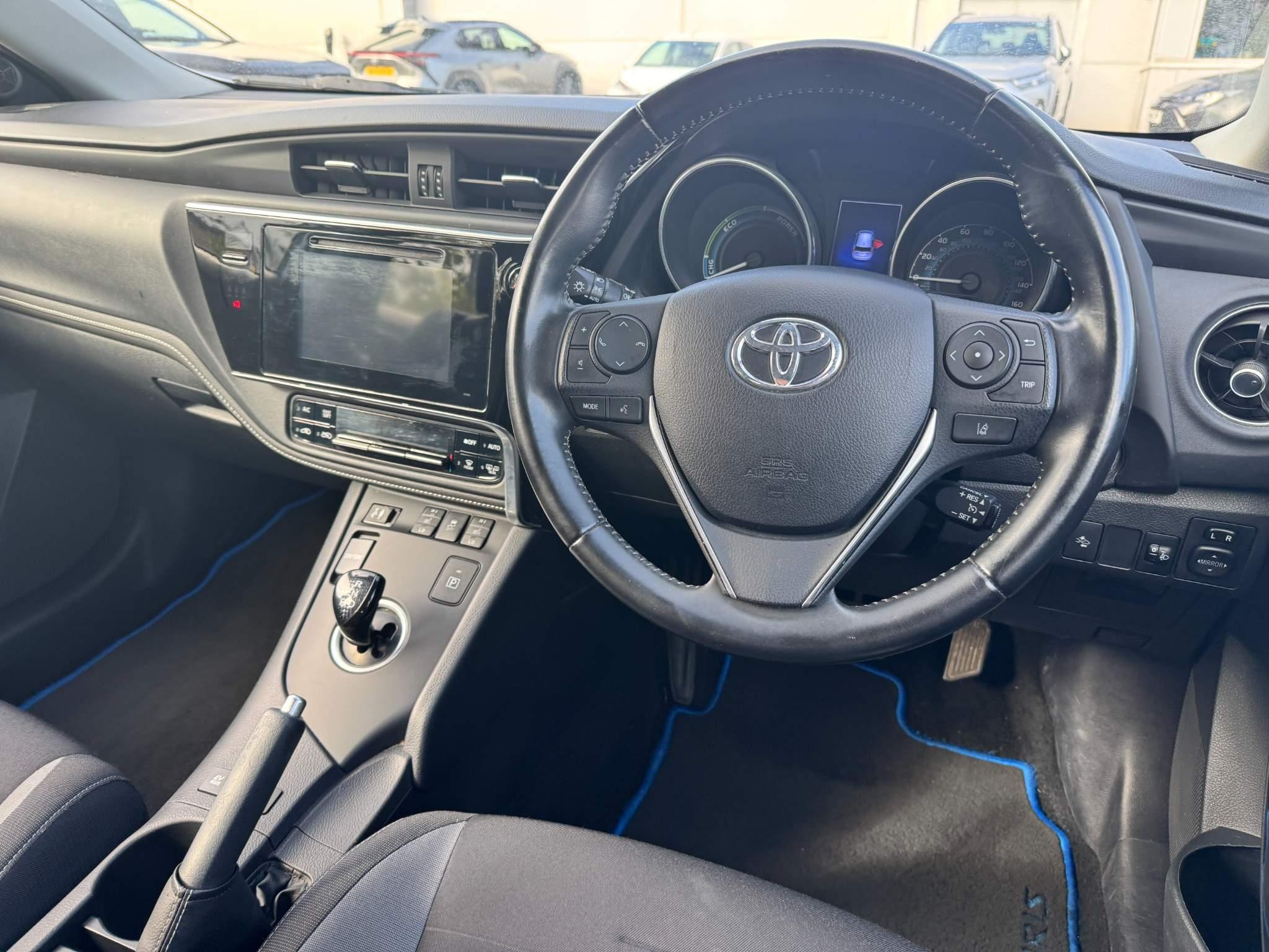 Toyota Auris Image 16