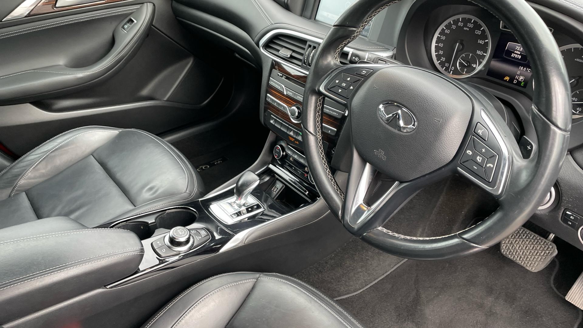 Infiniti Q30 Image 5