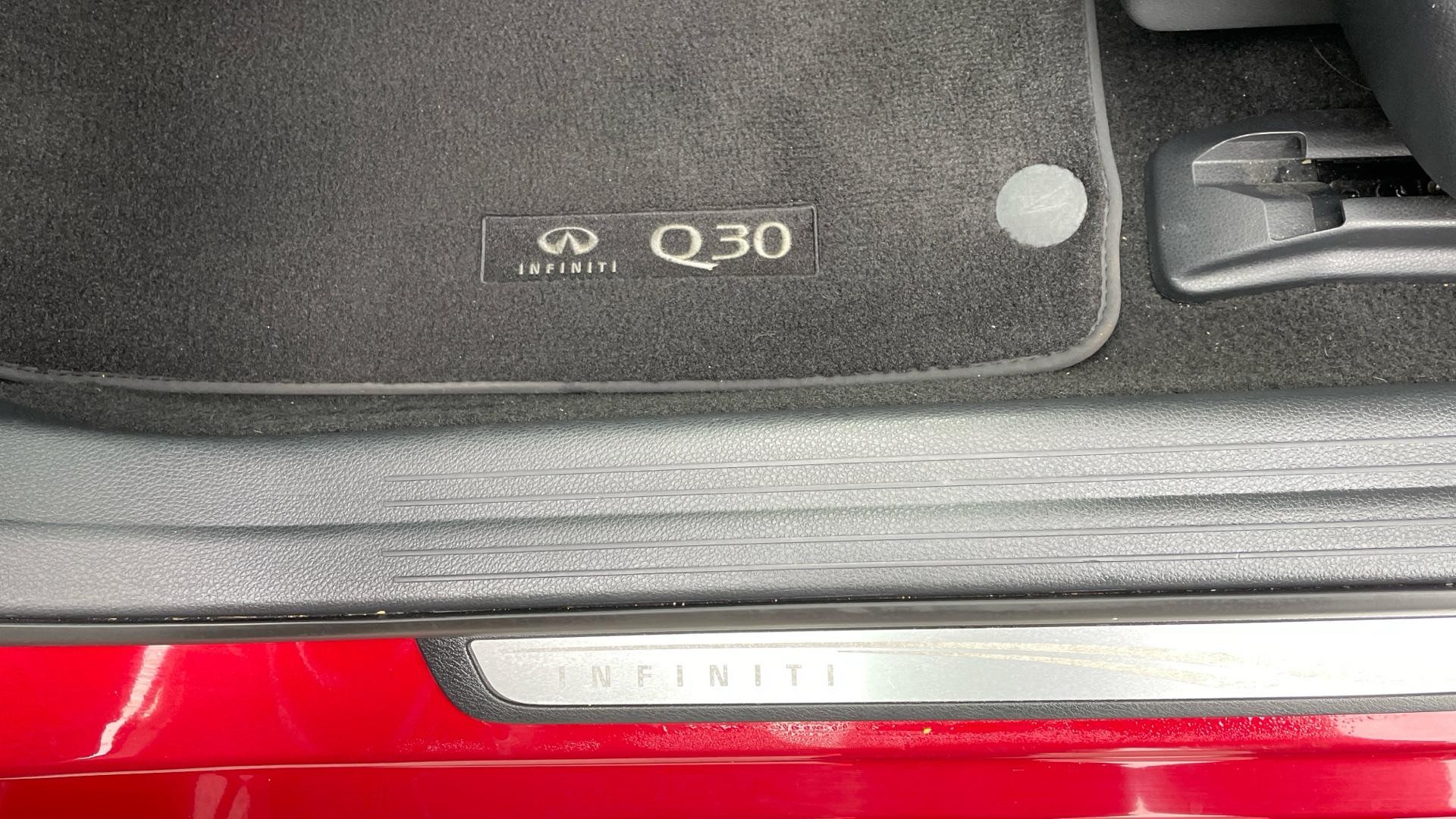 Infiniti Q30 Image 22