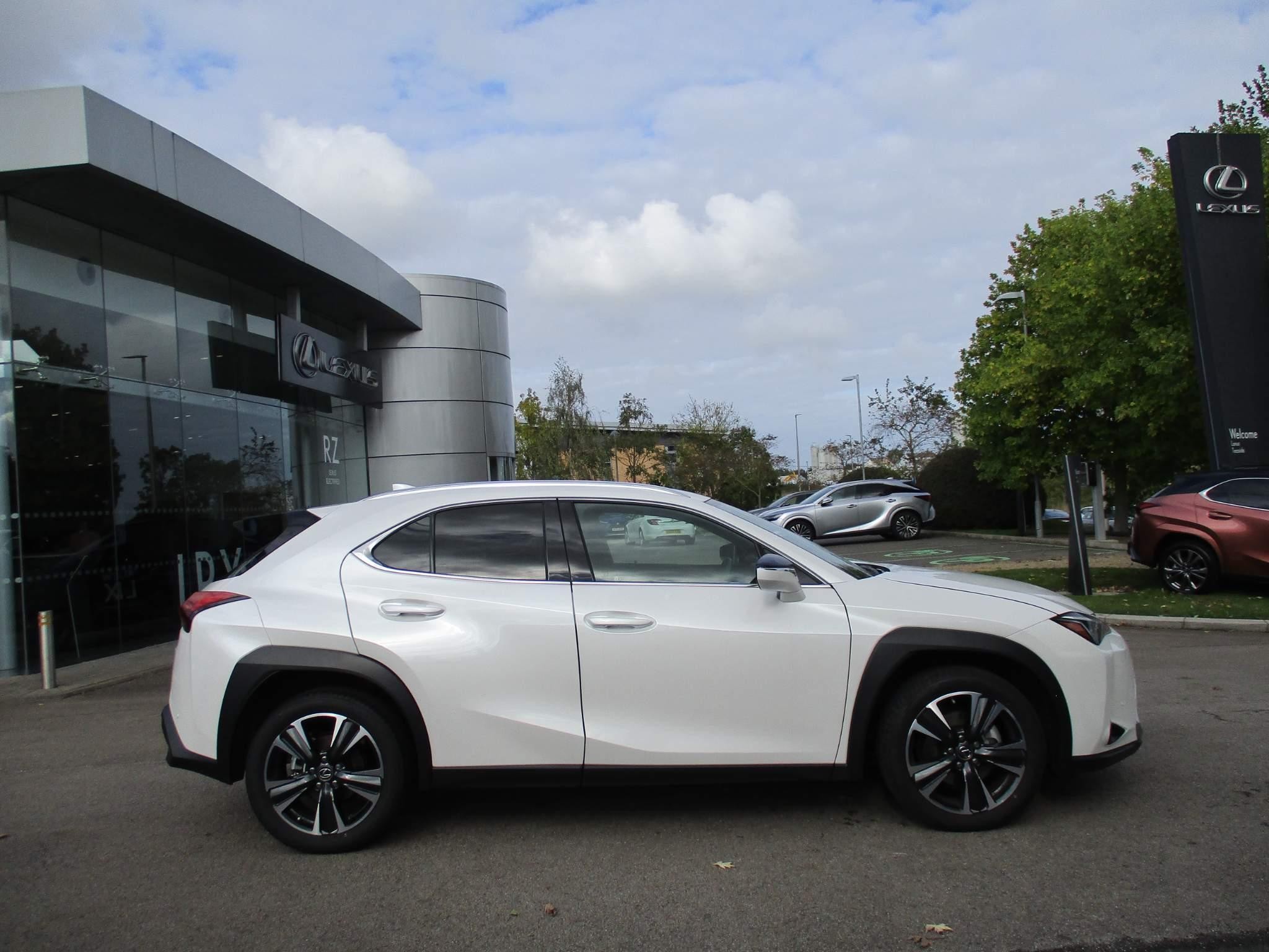 Lexus UX 250h Image 4