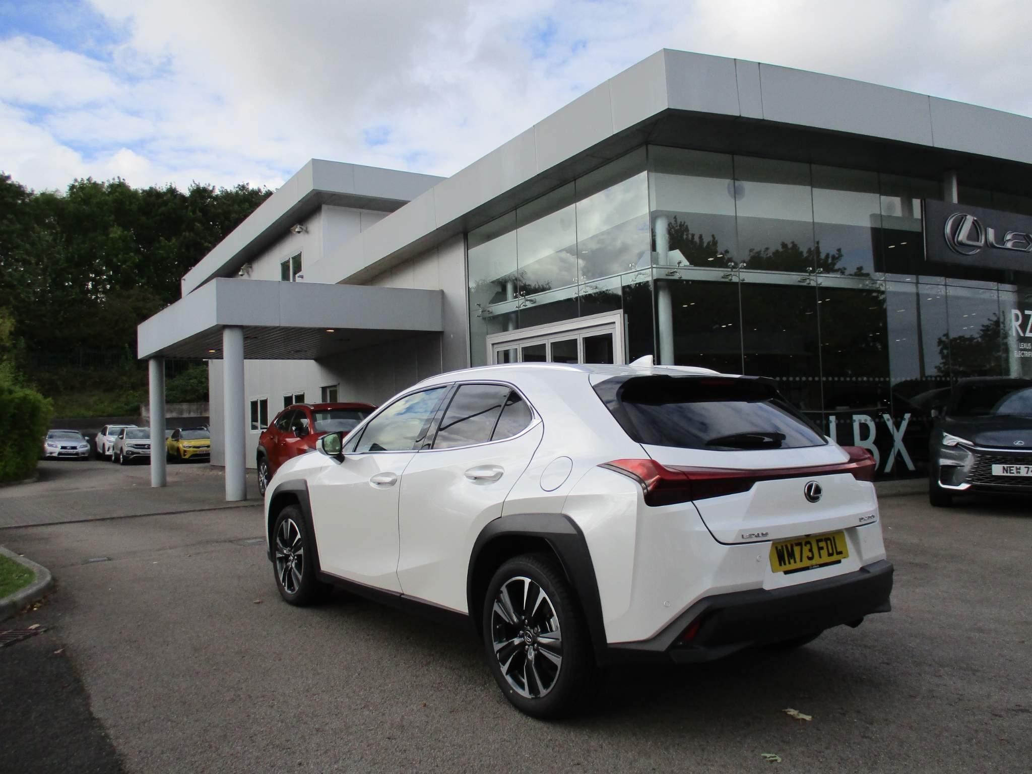 Lexus UX 250h Image 7