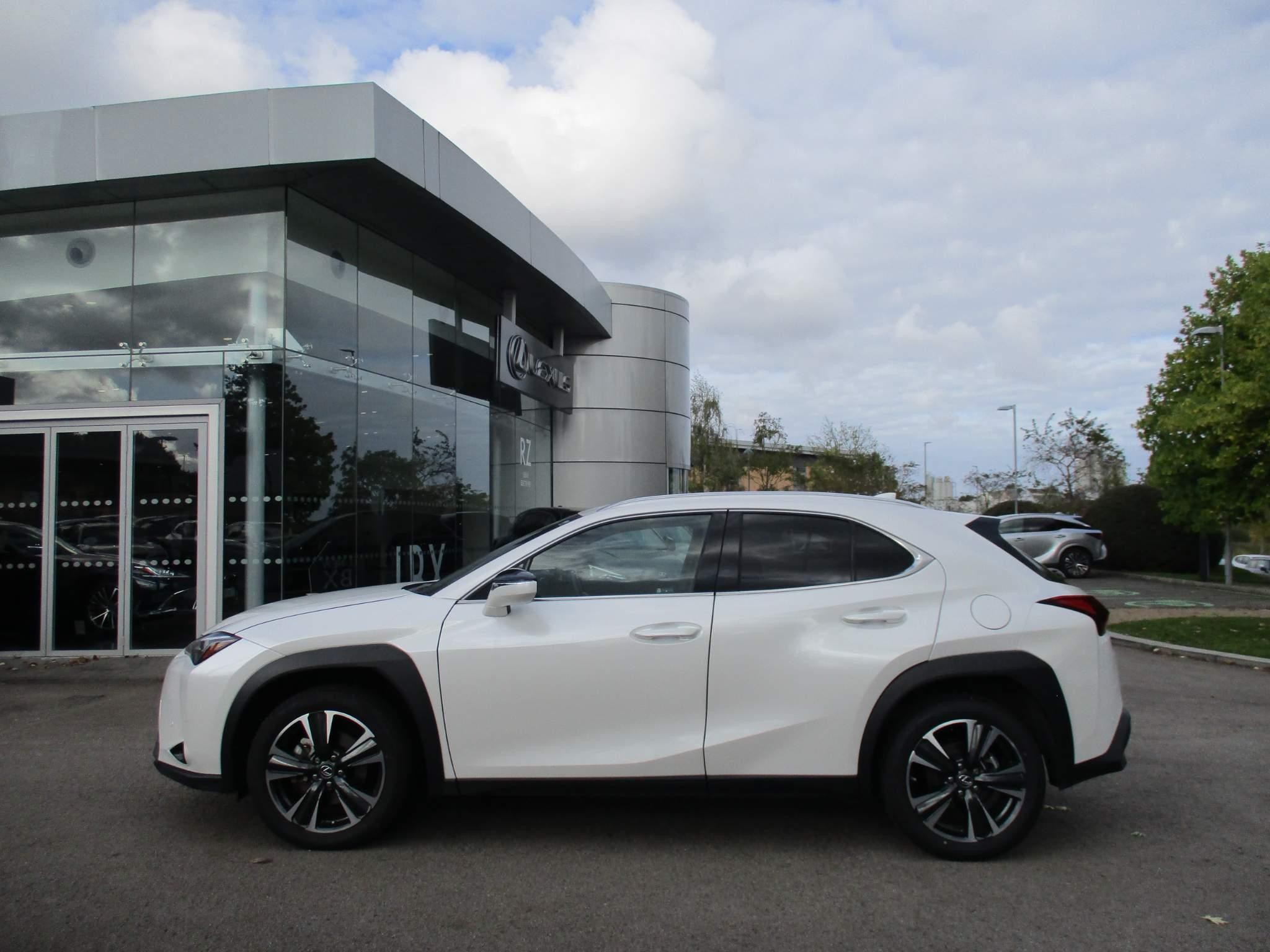 Lexus UX 250h Image 8