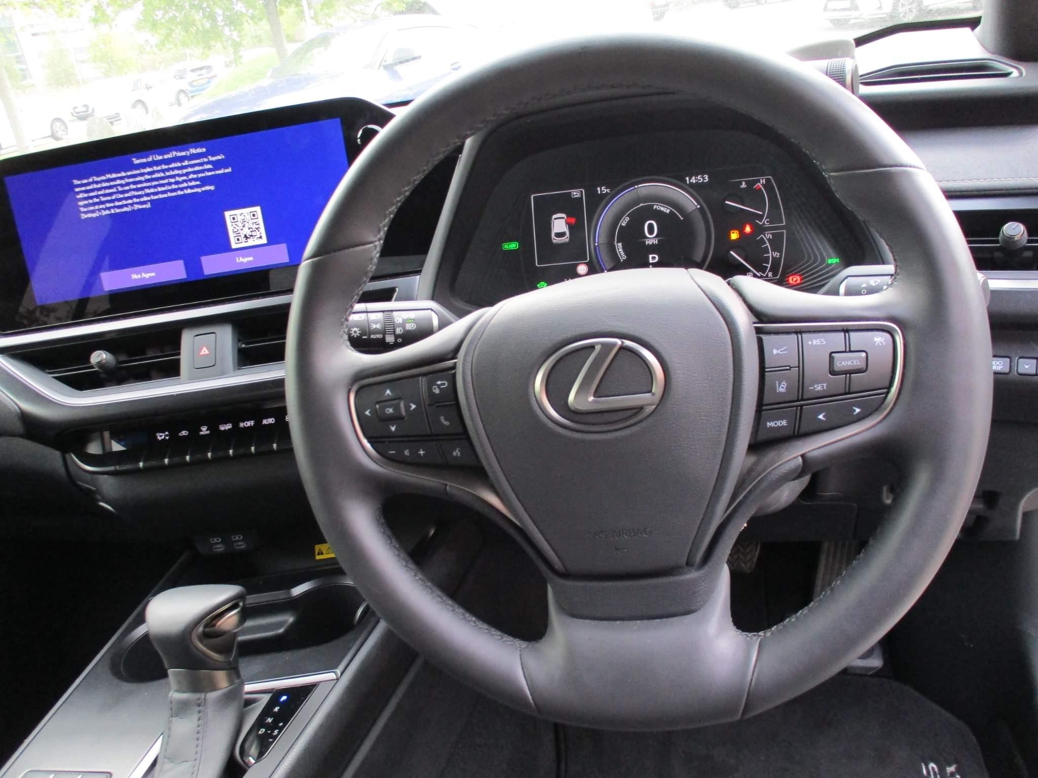 Lexus UX 250h Image 14