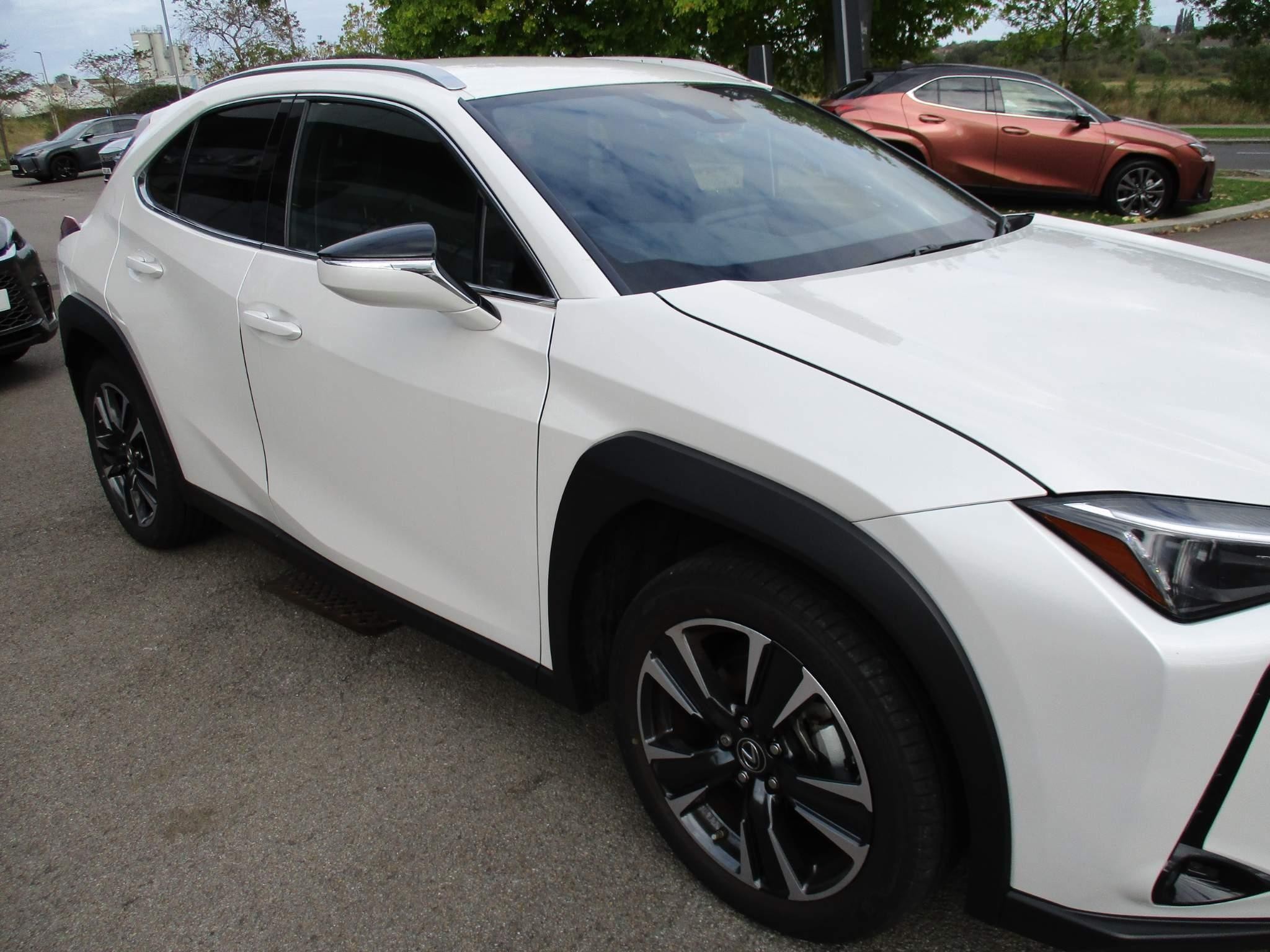 Lexus UX 250h Image 39