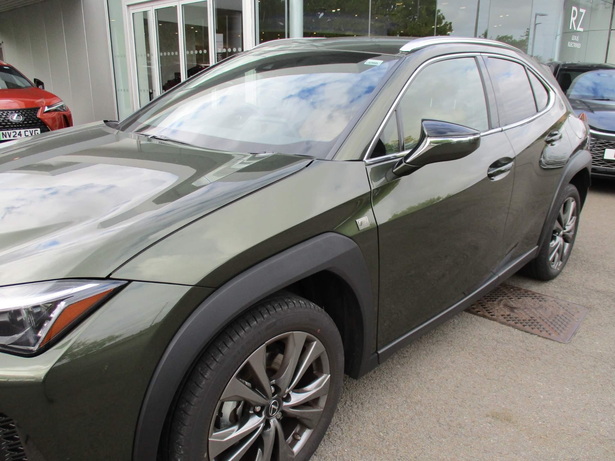 Lexus UX Image 40