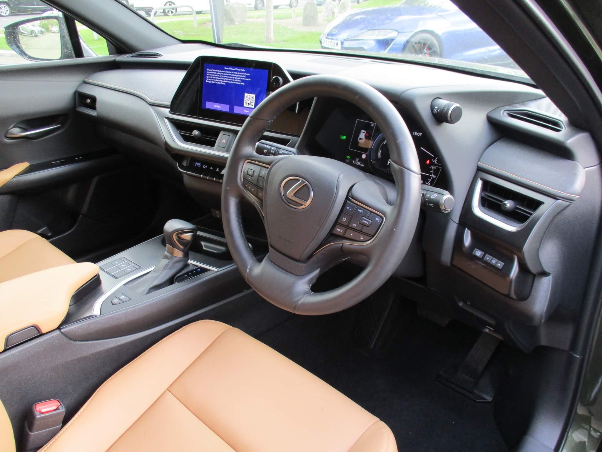 Lexus UX Image 12