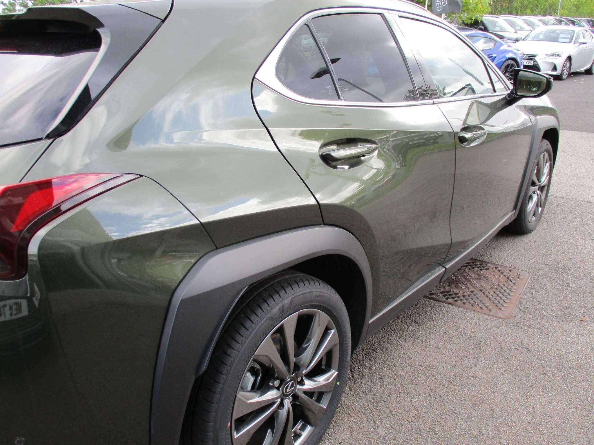 Lexus UX Image 36