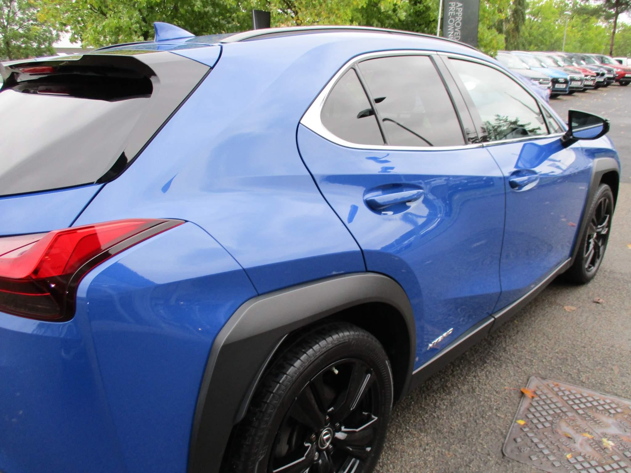 Lexus UX Image 40