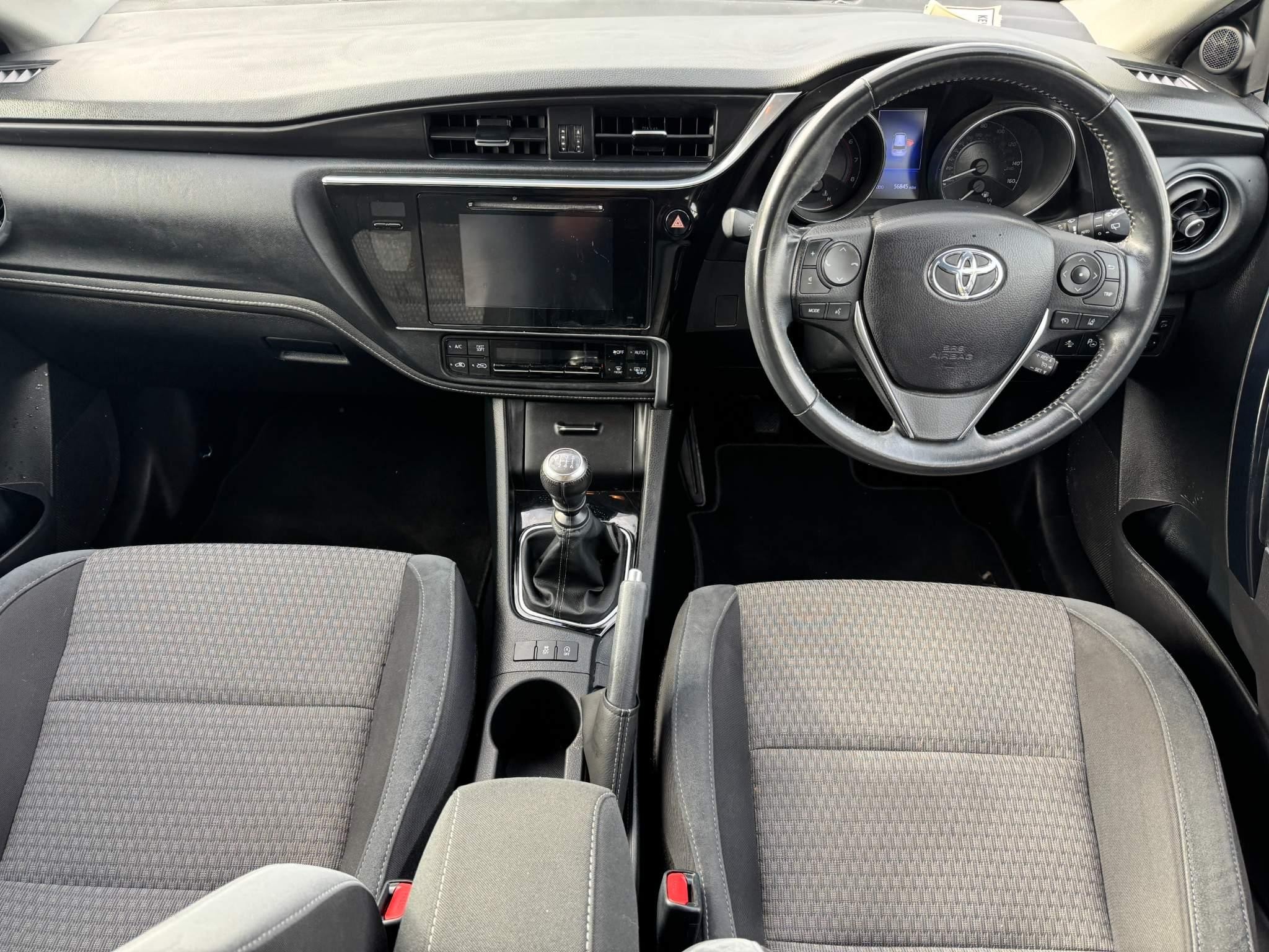 Toyota Auris Image 13