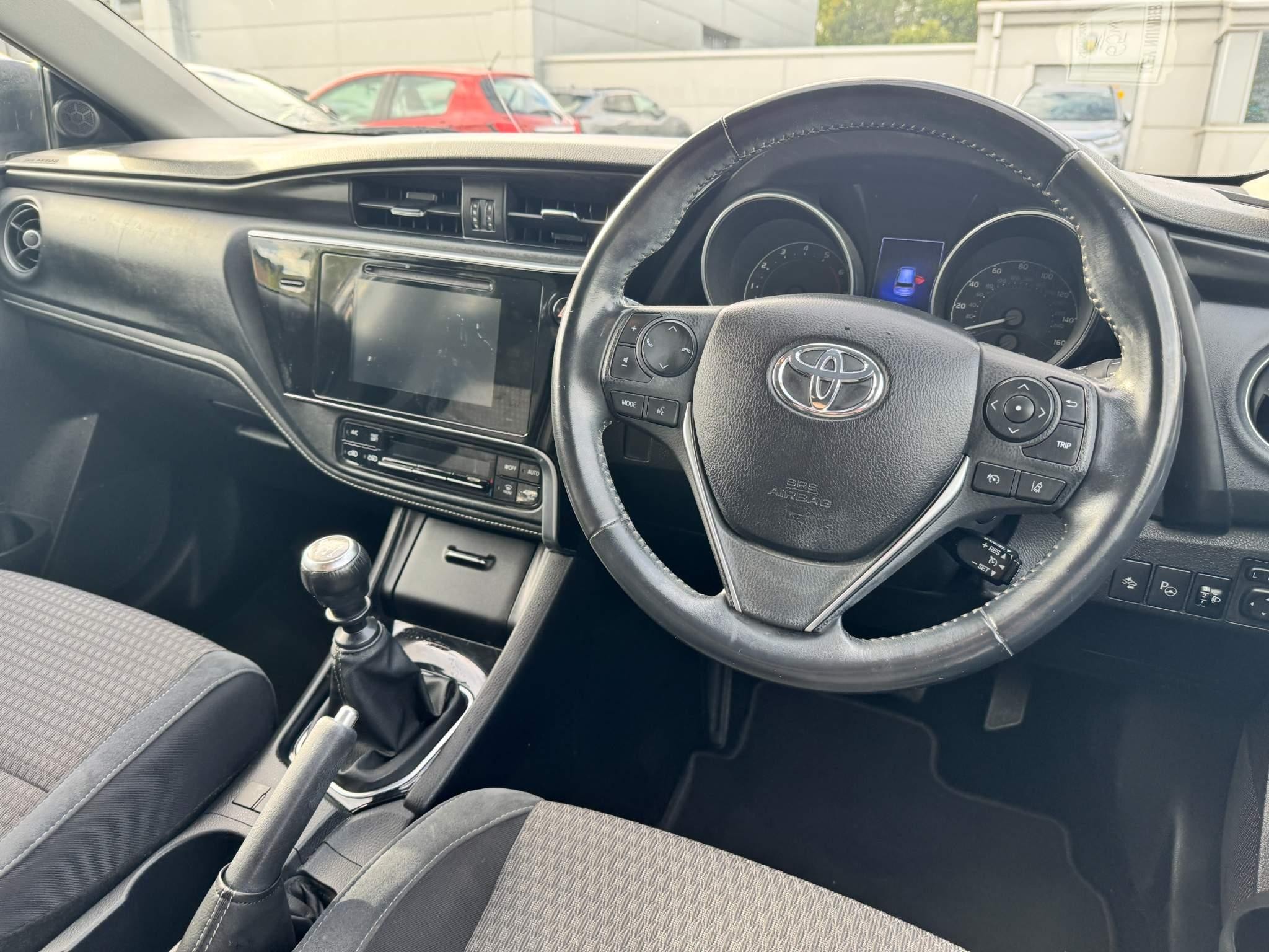 Toyota Auris Image 14