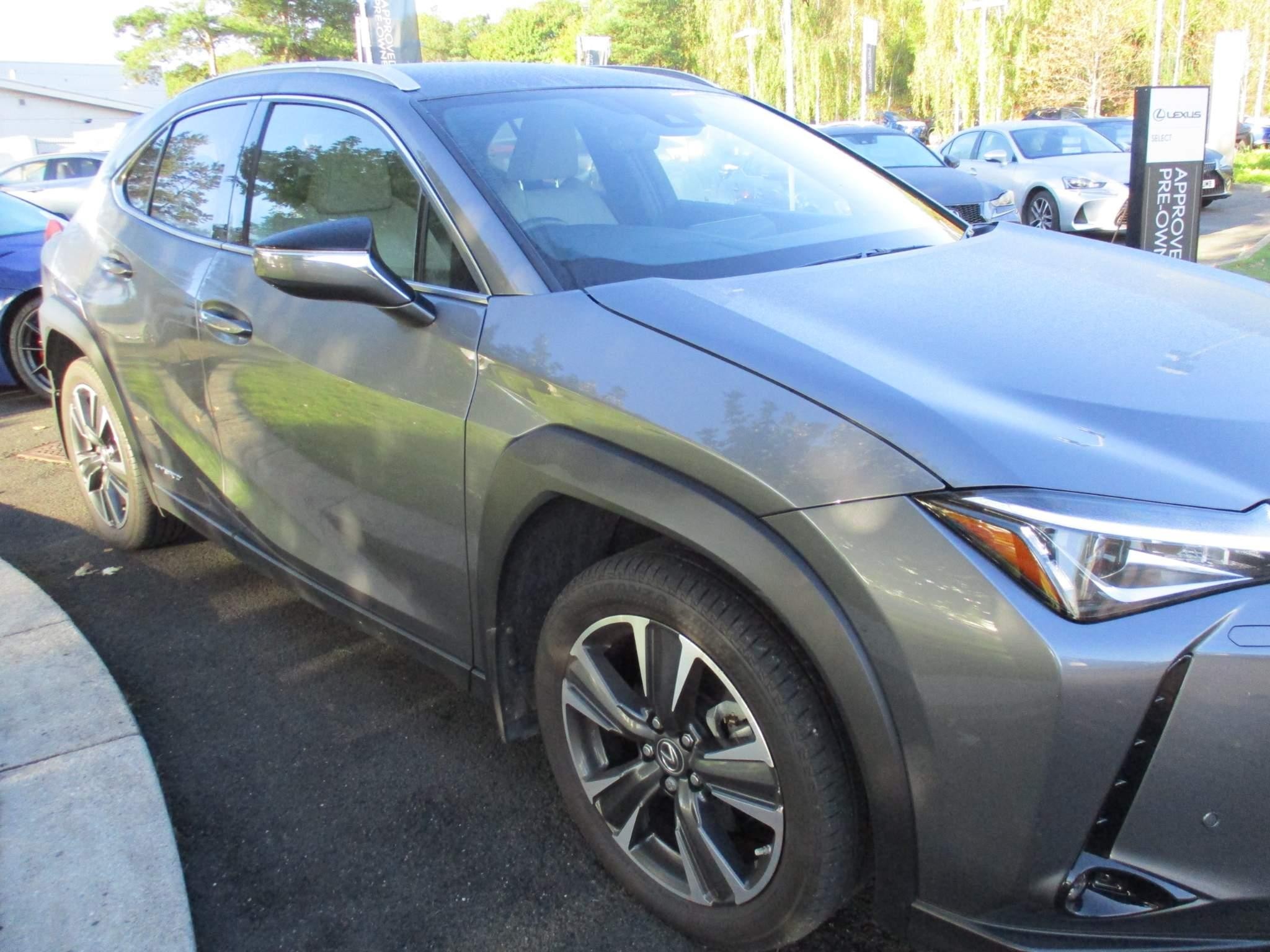 Lexus UX Image 40