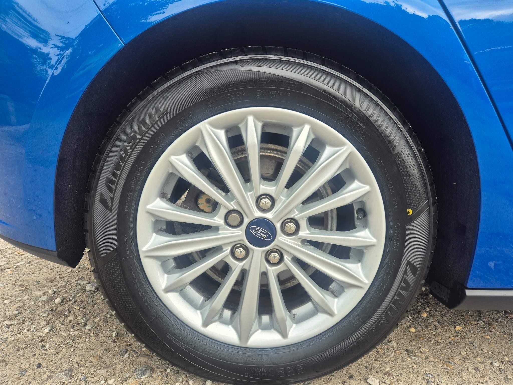 Ford Focus Image 9