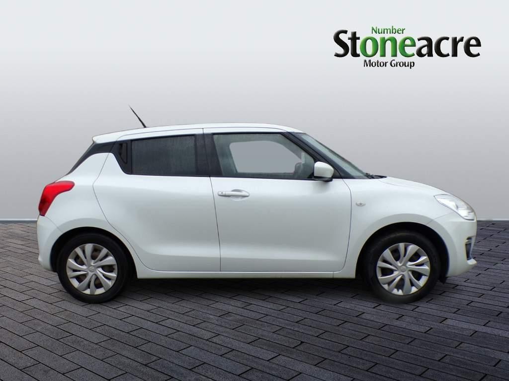 Suzuki Swift Image 2