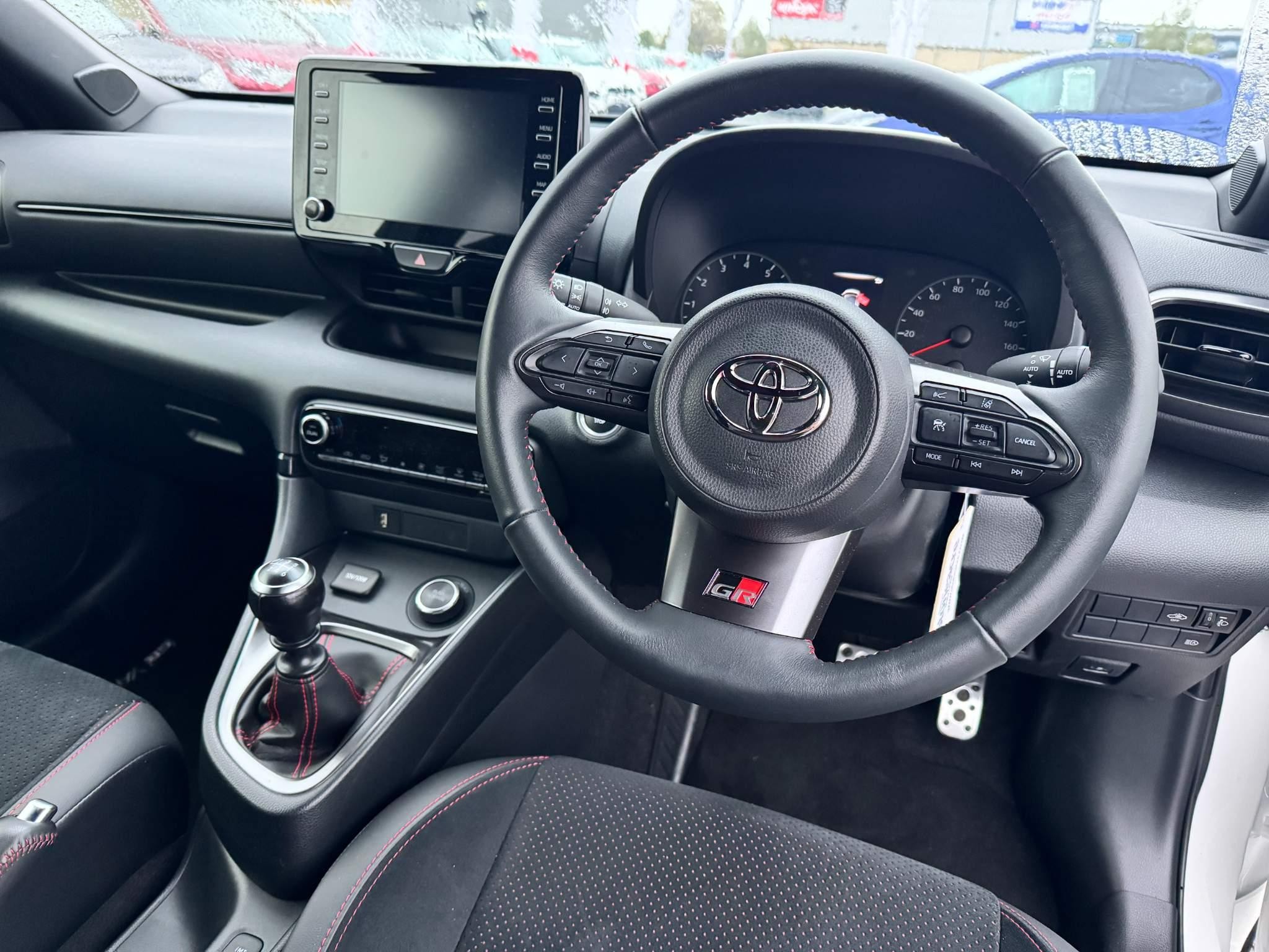 Toyota Yaris Image 16