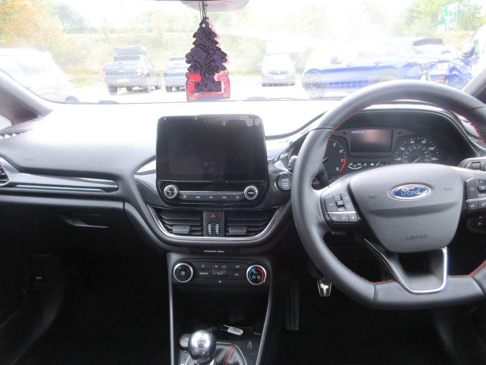 Ford Fiesta Image 18