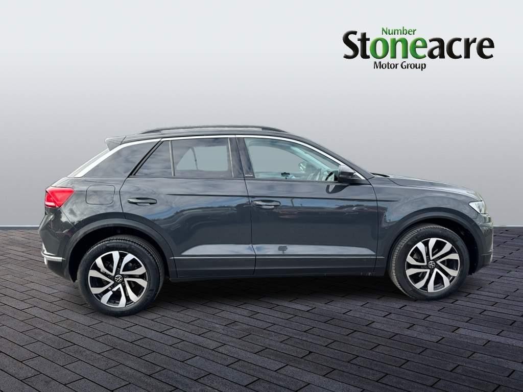 Volkswagen T-Roc Image 2