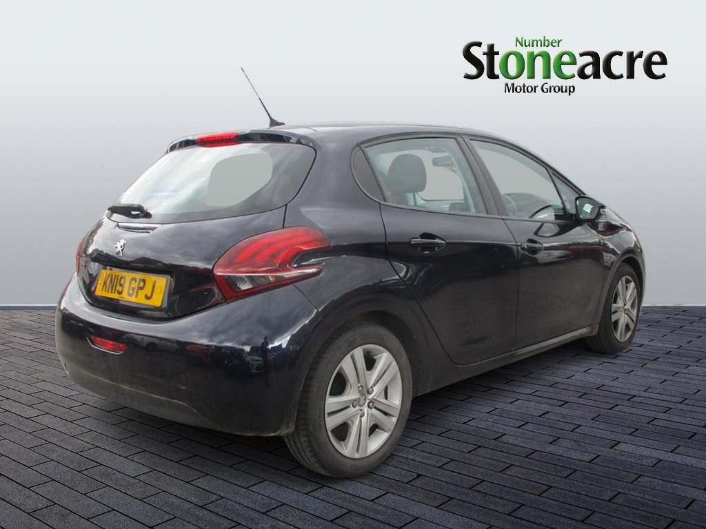 Peugeot 208 Image 3