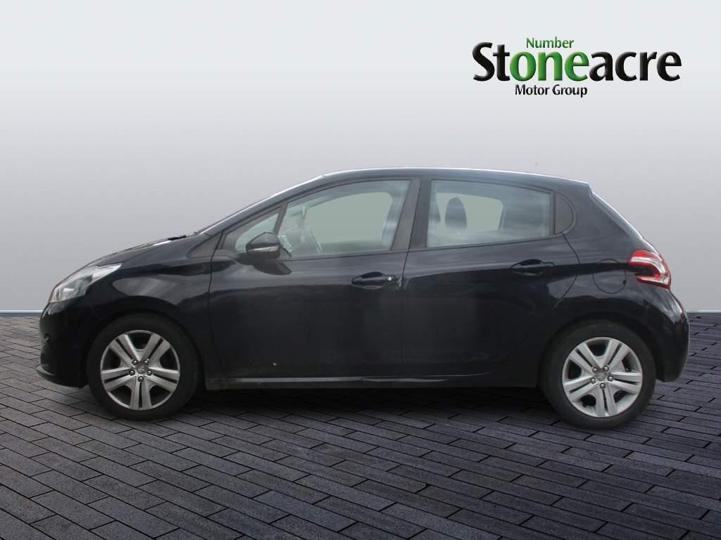 Peugeot 208 Image 6