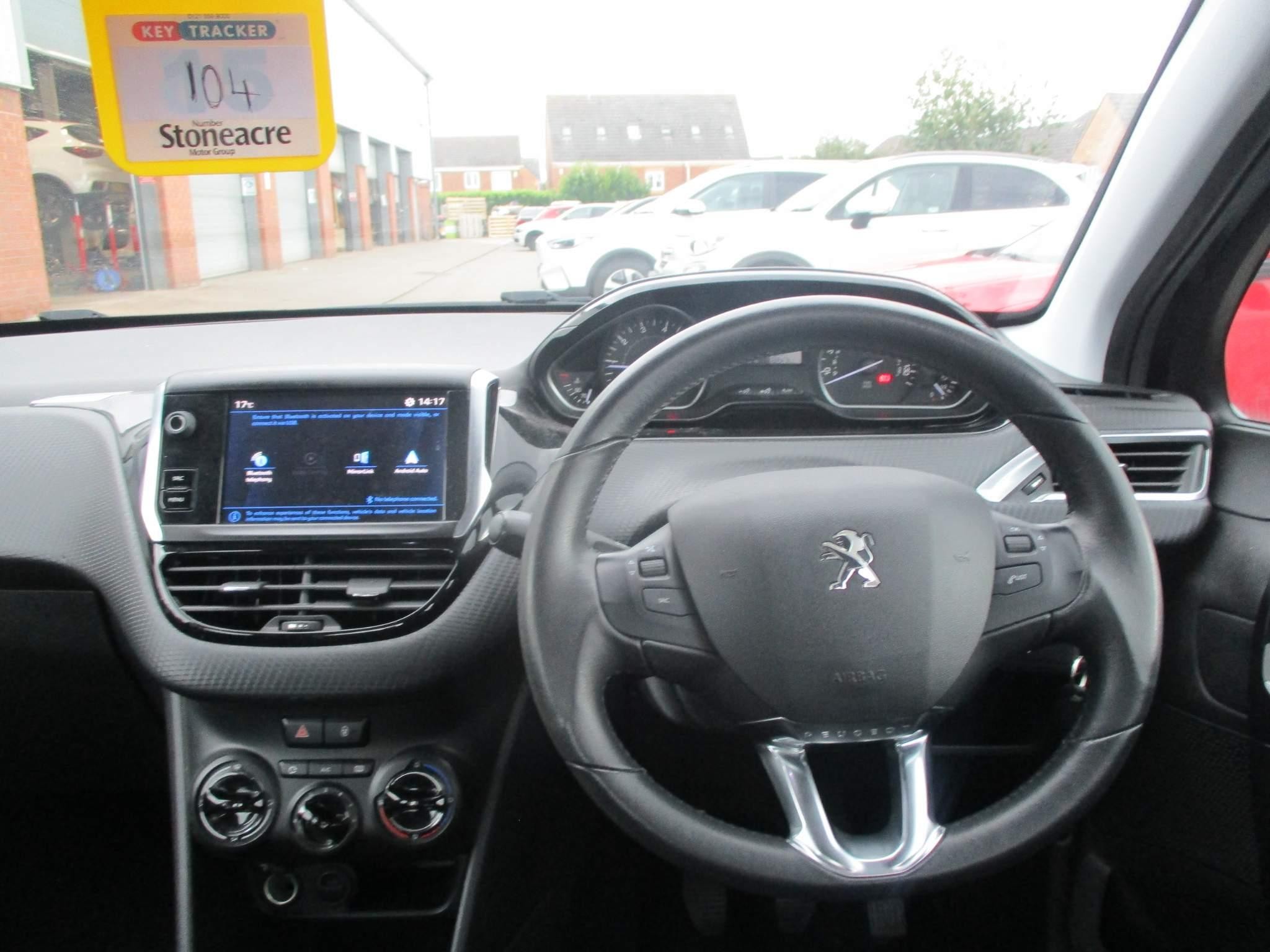 Peugeot 208 Image 11