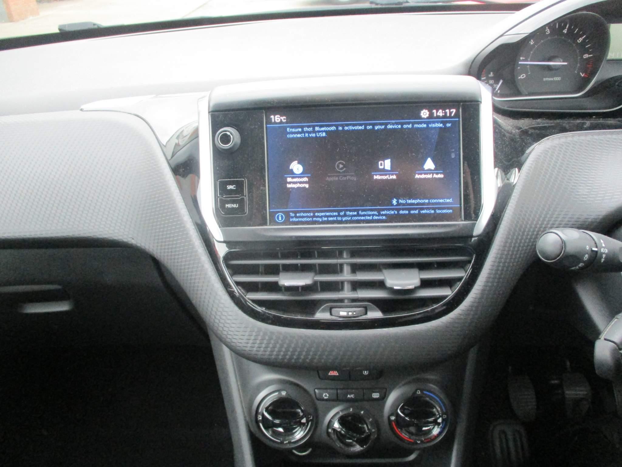 Peugeot 208 Image 16