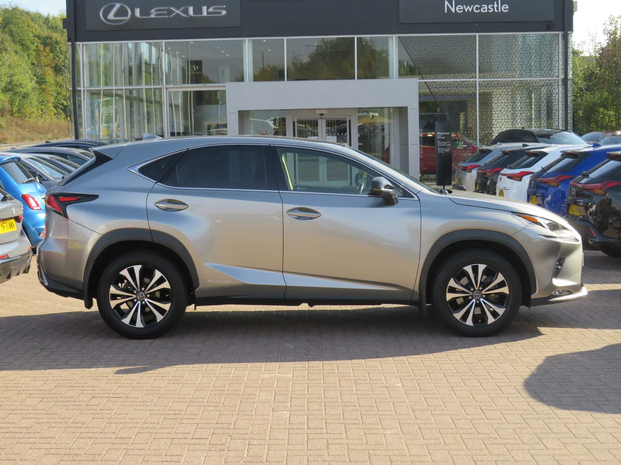 Lexus NX Image 4