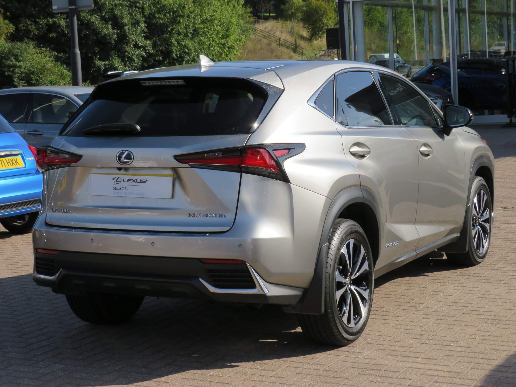 Lexus NX Image 5