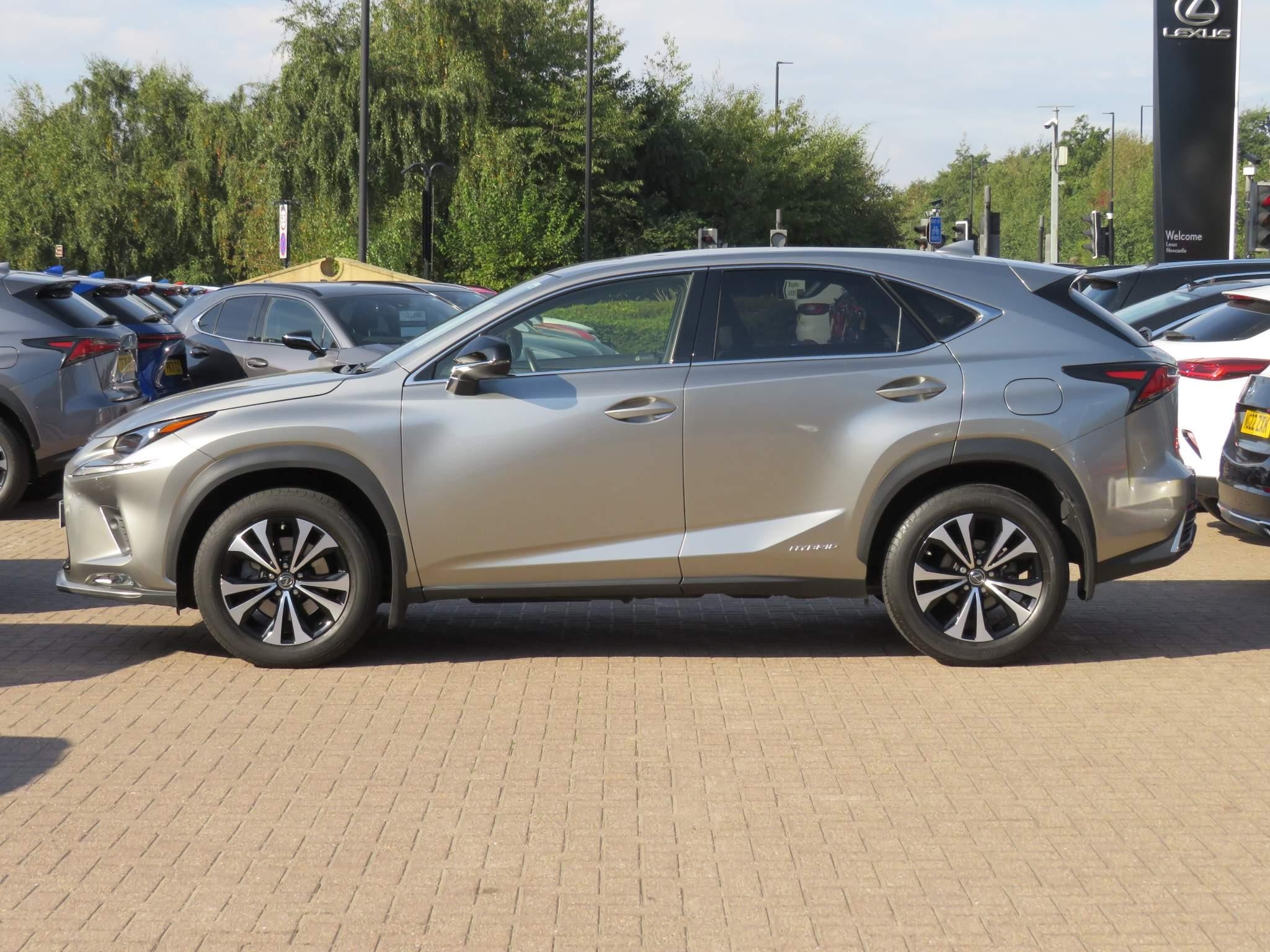 Lexus NX Image 8