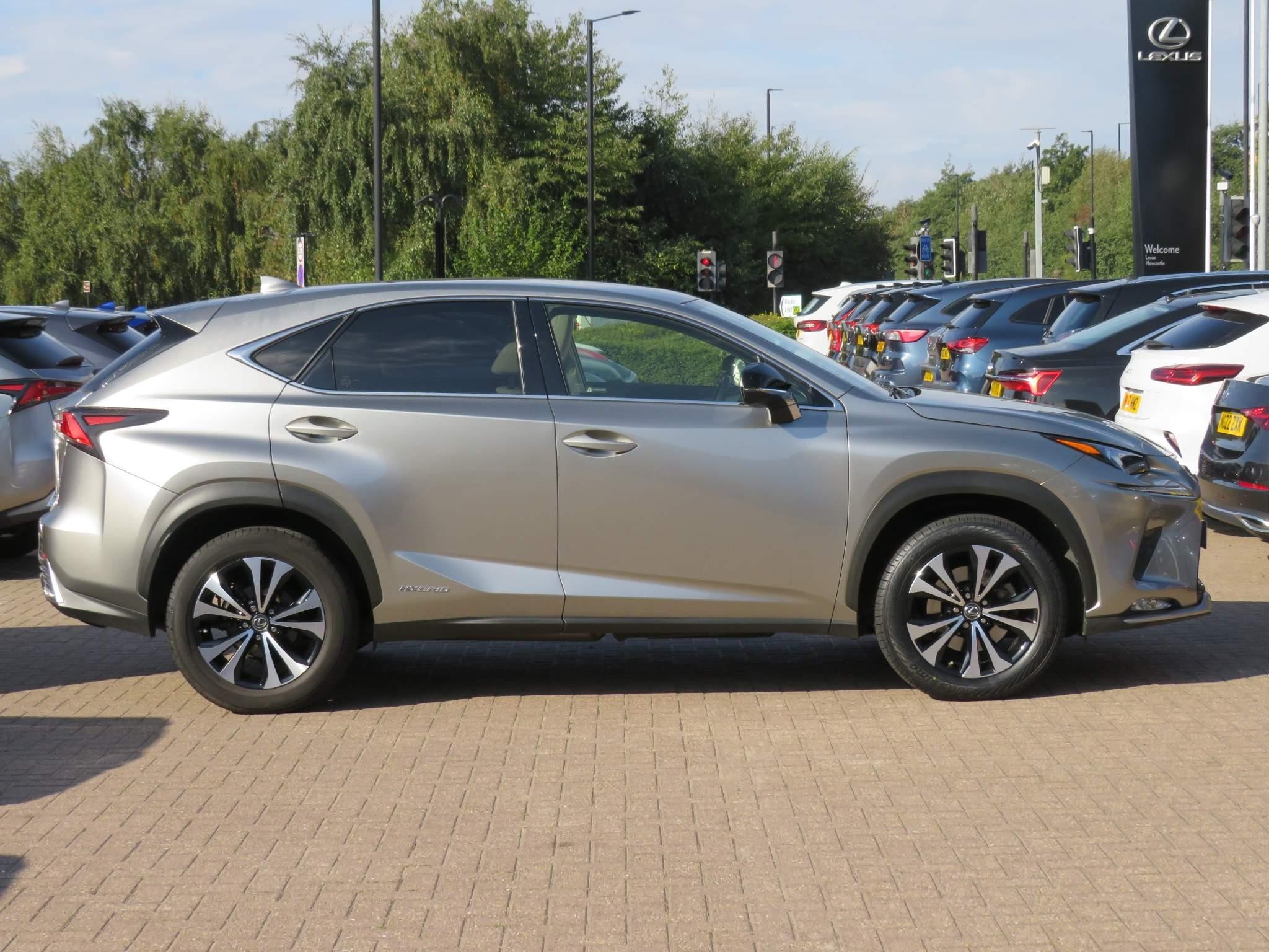 Lexus NX Image 4