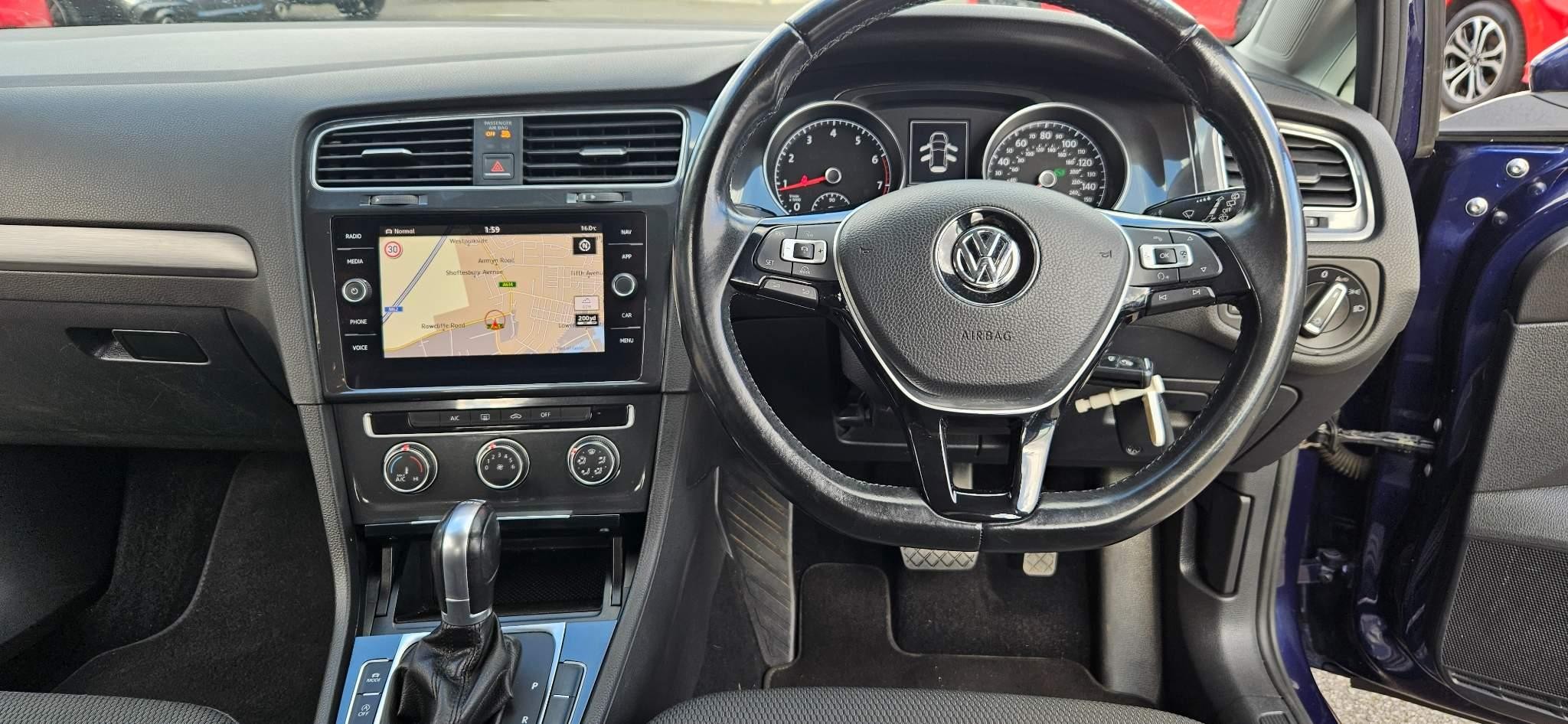 Volkswagen Golf Image 18