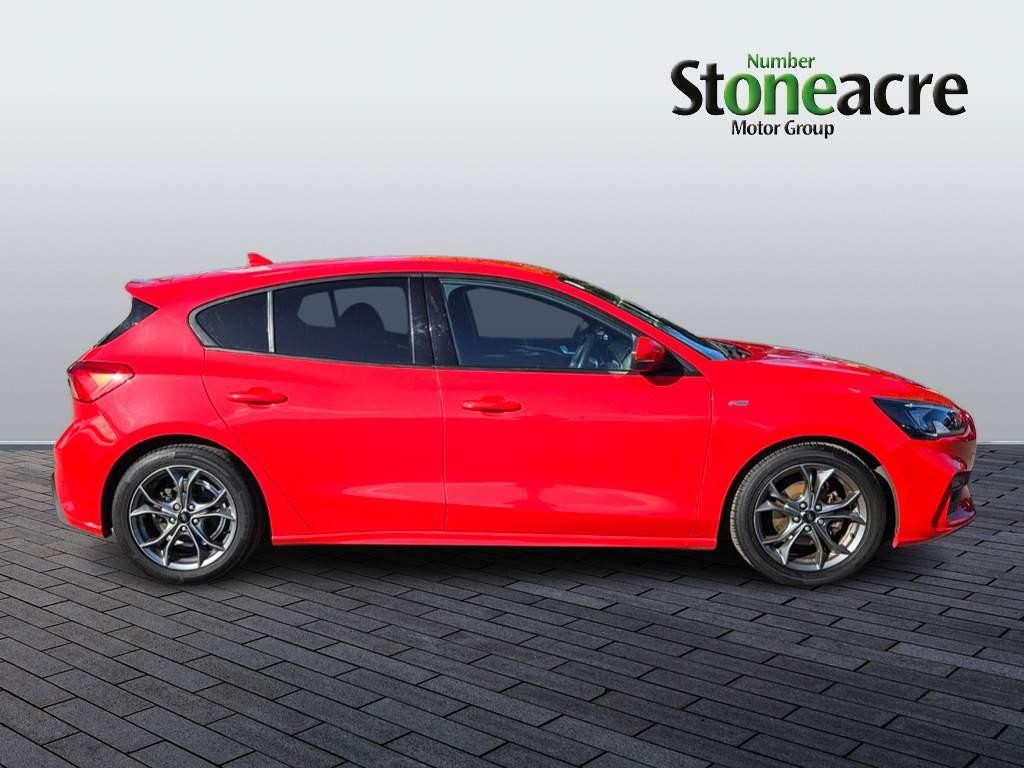 Ford Focus Image 2