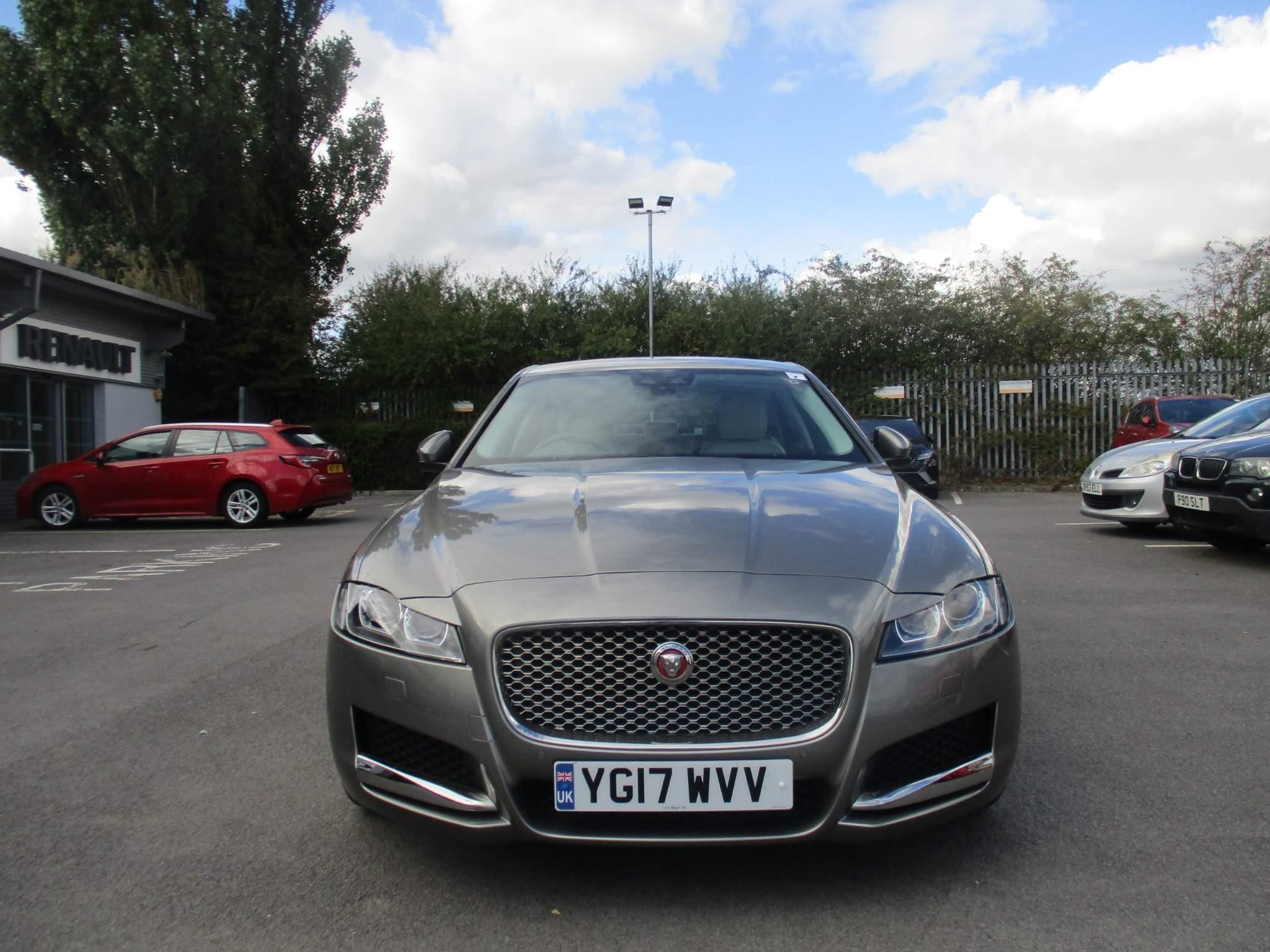 Jaguar XF Image 2