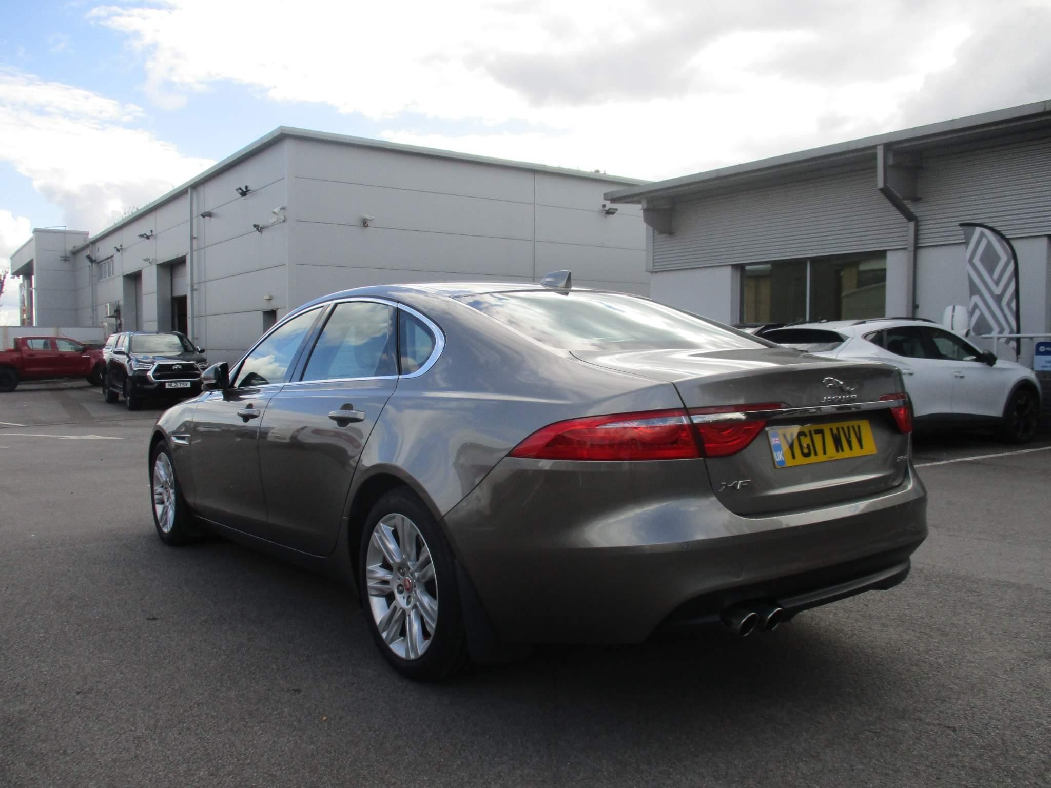 Jaguar XF Image 5