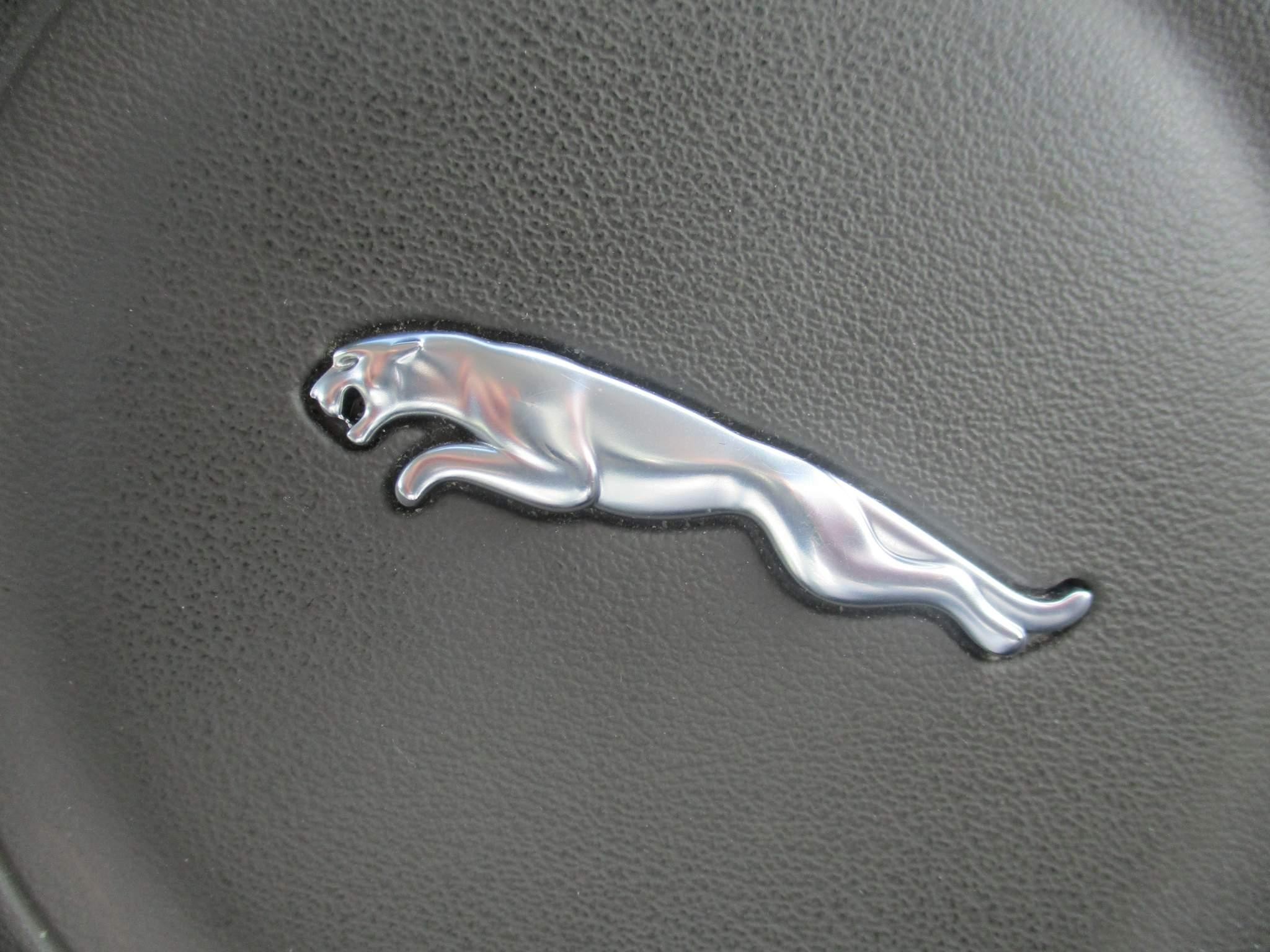 Jaguar XF Image 32