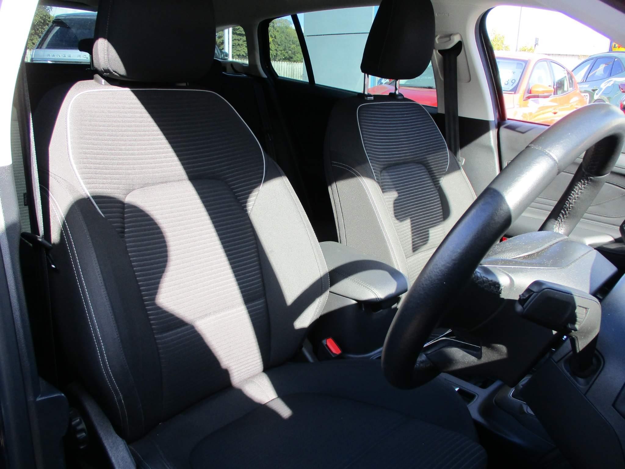 Ford Focus Image 14