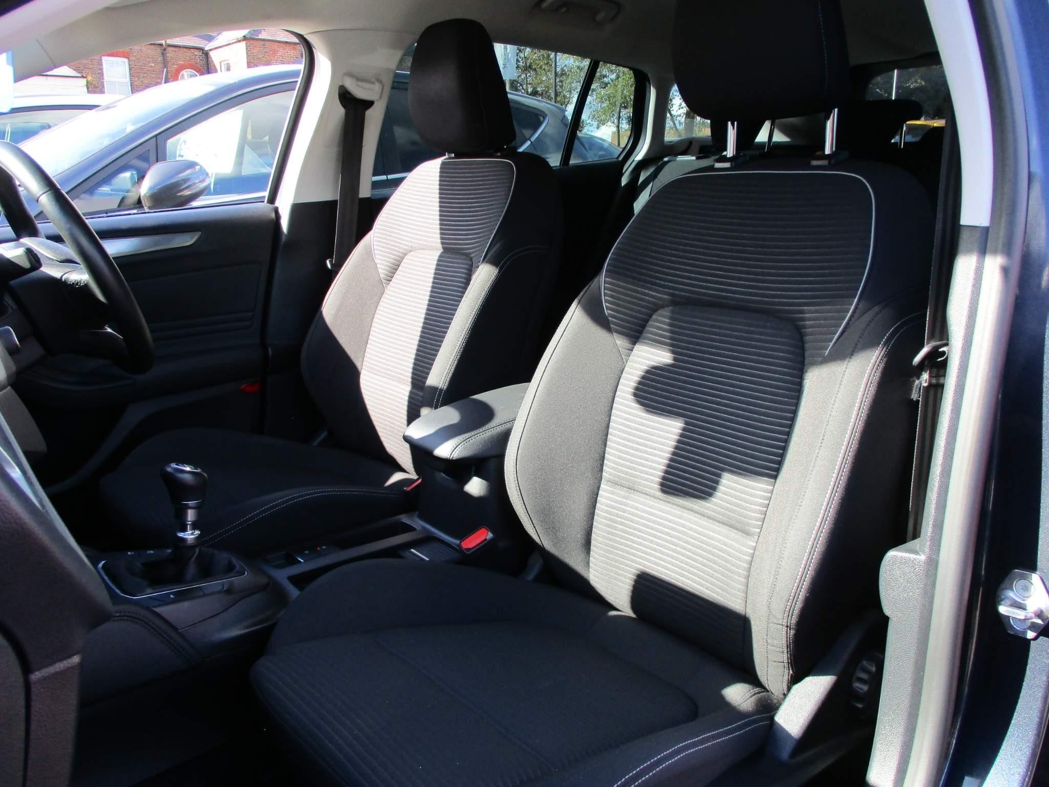 Ford Focus Image 15