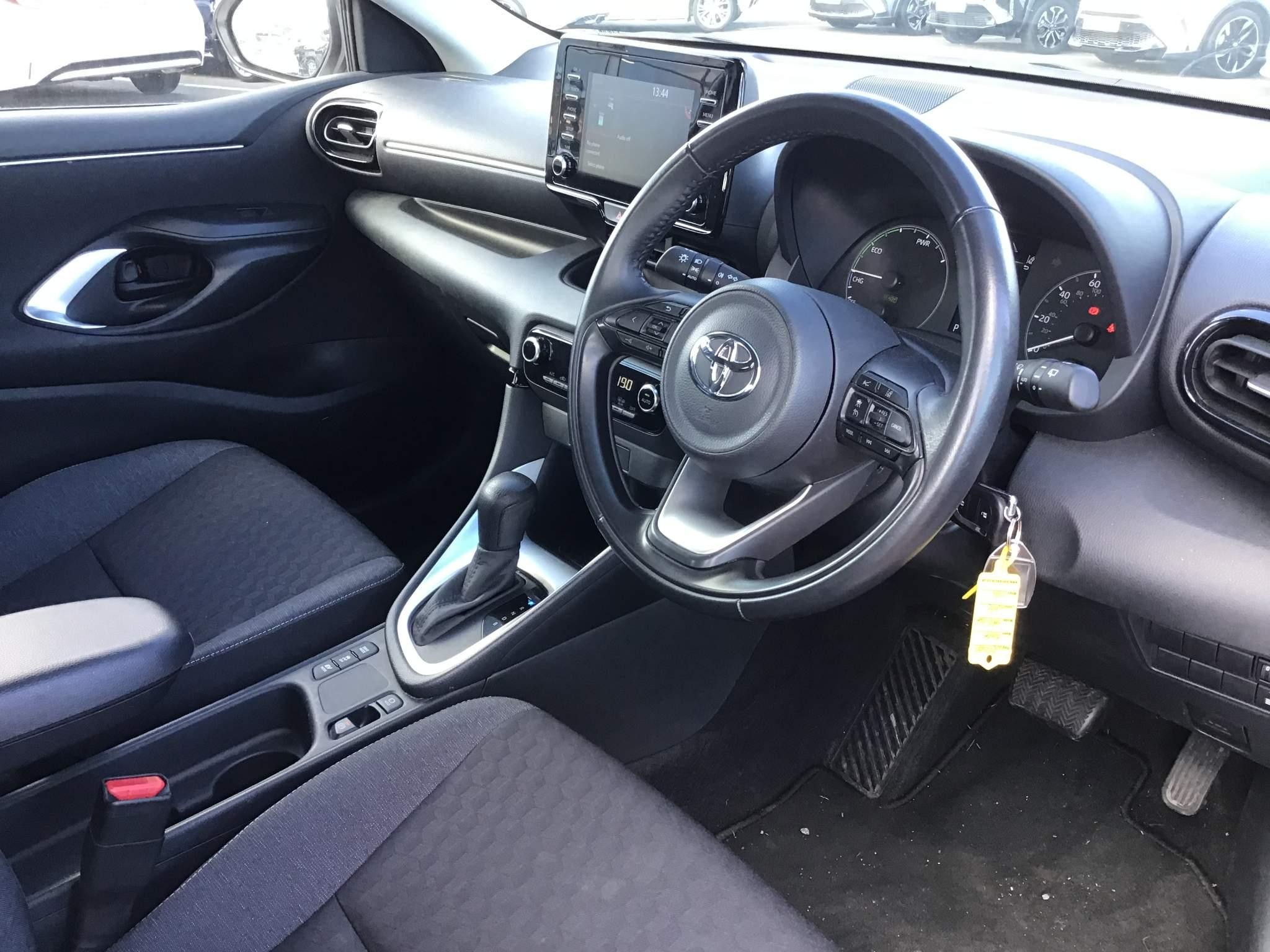 Toyota Yaris Image 15