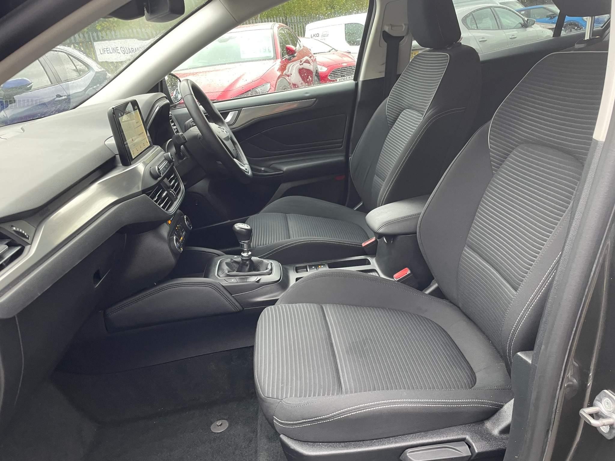 Ford Focus Image 16