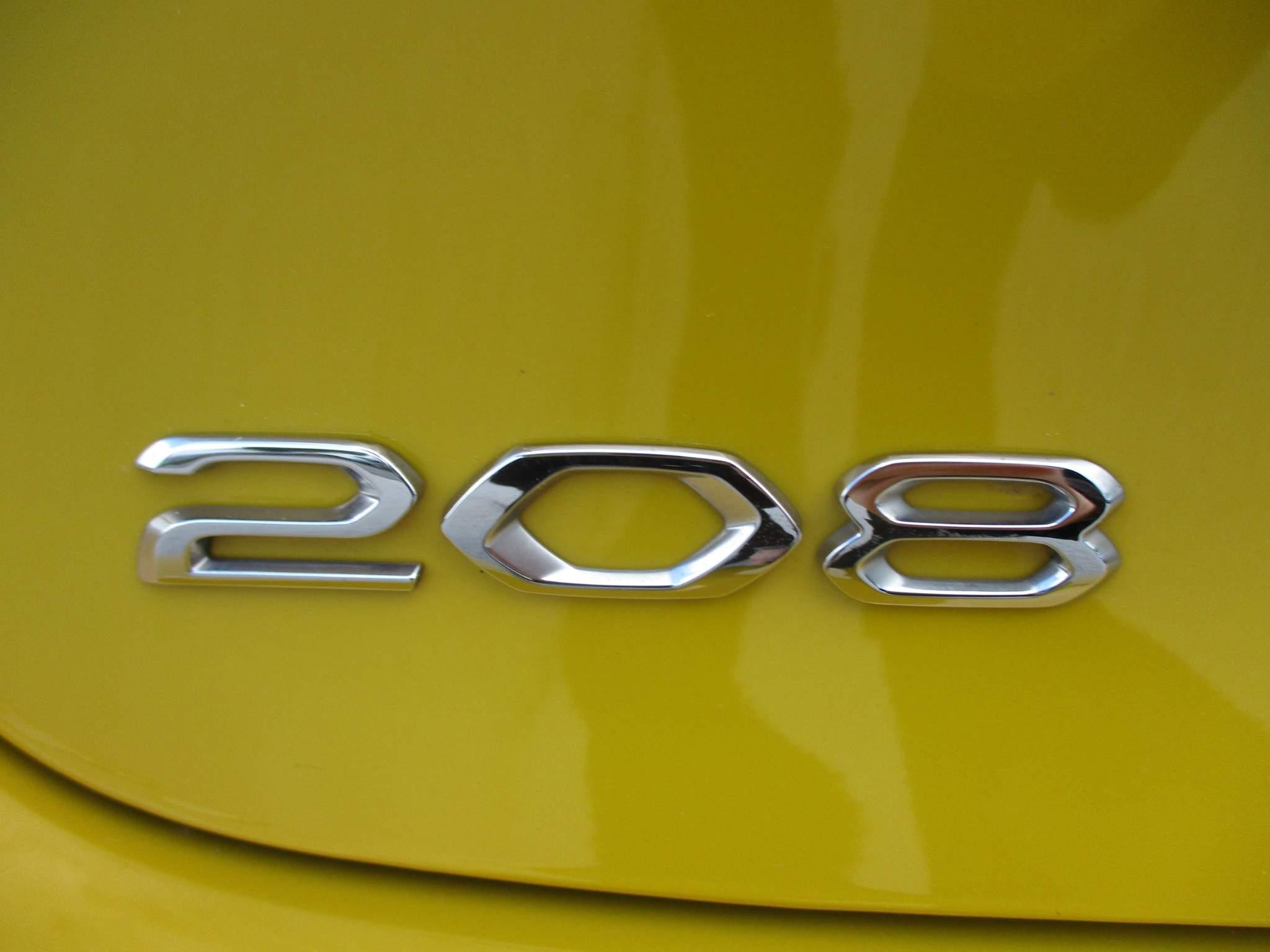 Peugeot 208 Image 12