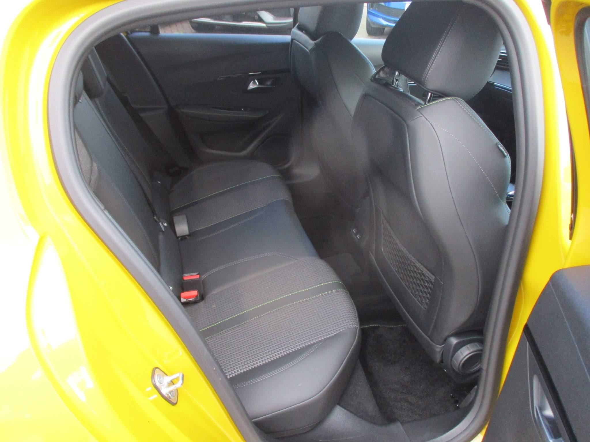 Peugeot 208 Image 16