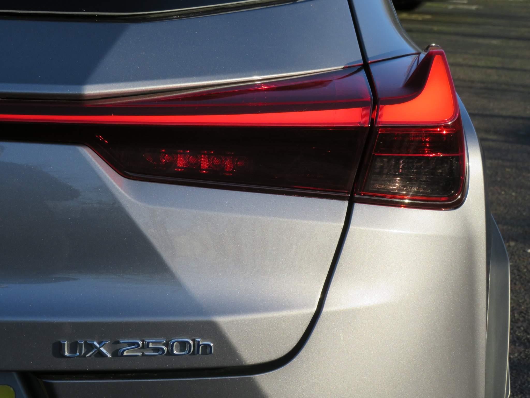 Lexus UX Image 40