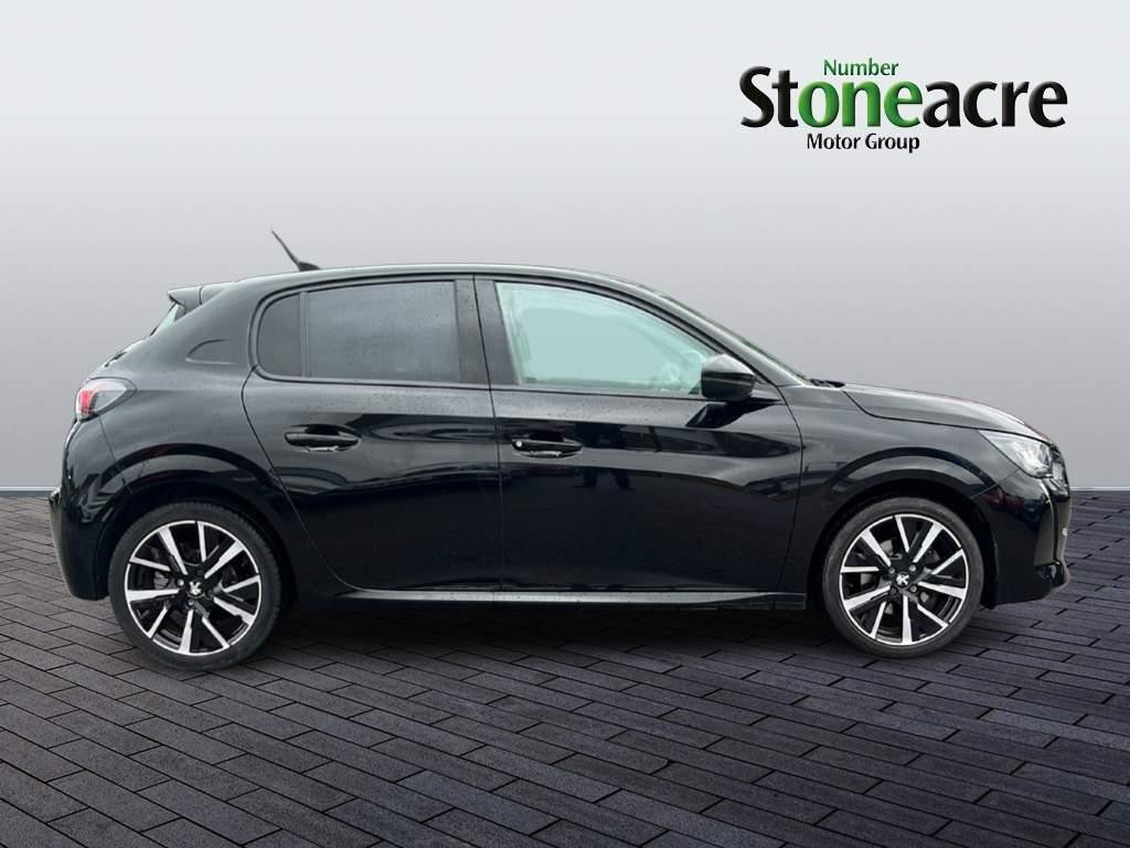 Peugeot 208 Image 2