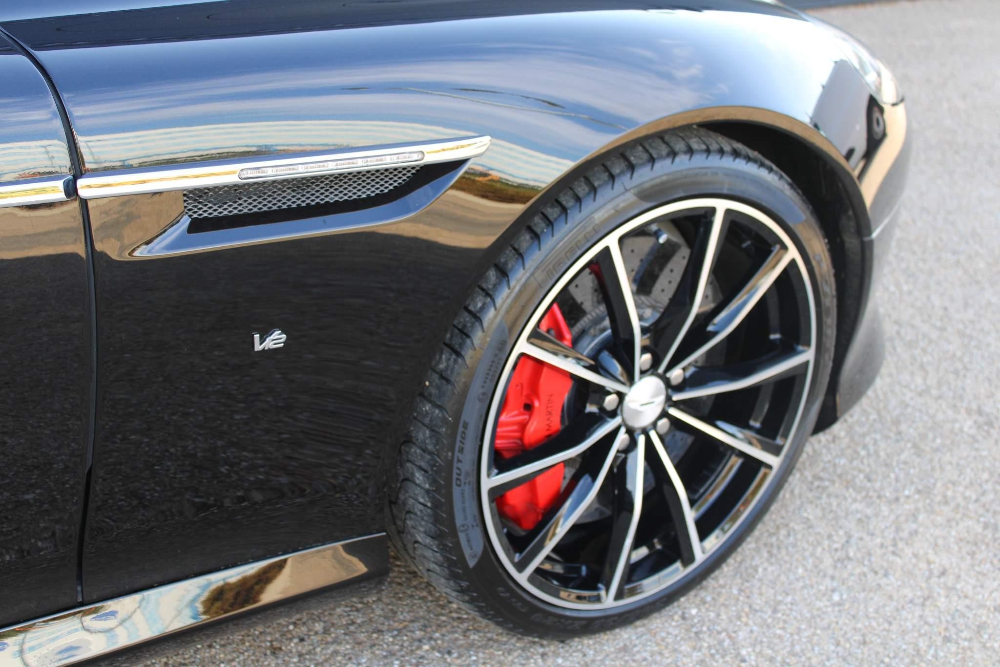 Aston Martin DB9 Image 9