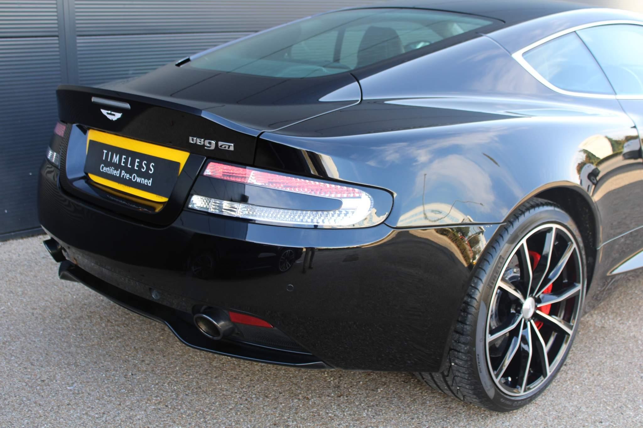 Aston Martin DB9 Image 12