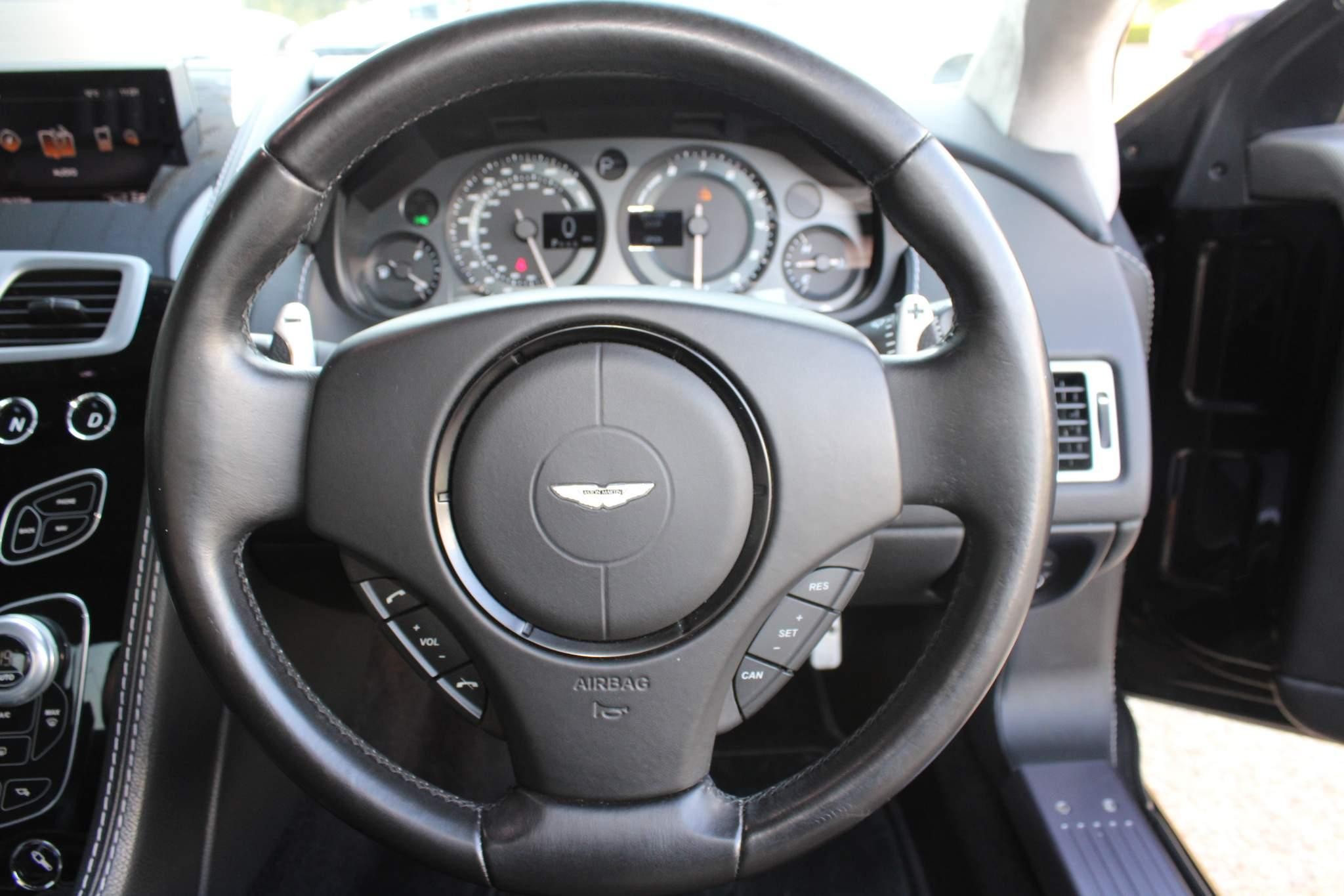 Aston Martin DB9 Image 25