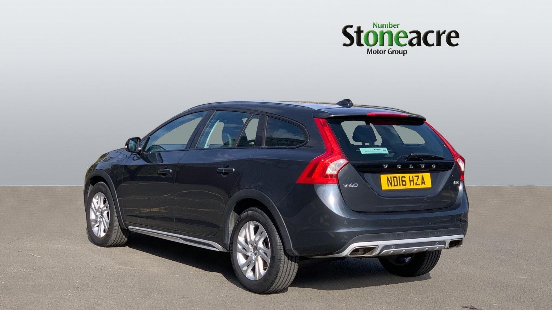 Volvo V60 Cross Country Image 2